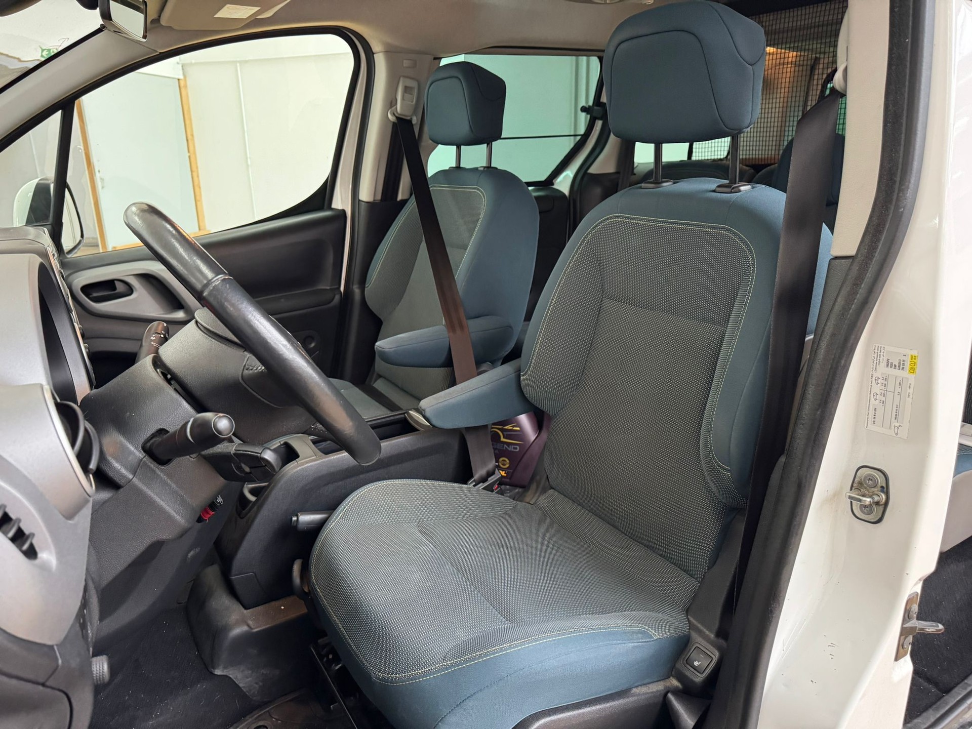 CITROEN Berlingo 1.2i Feel-image-12
