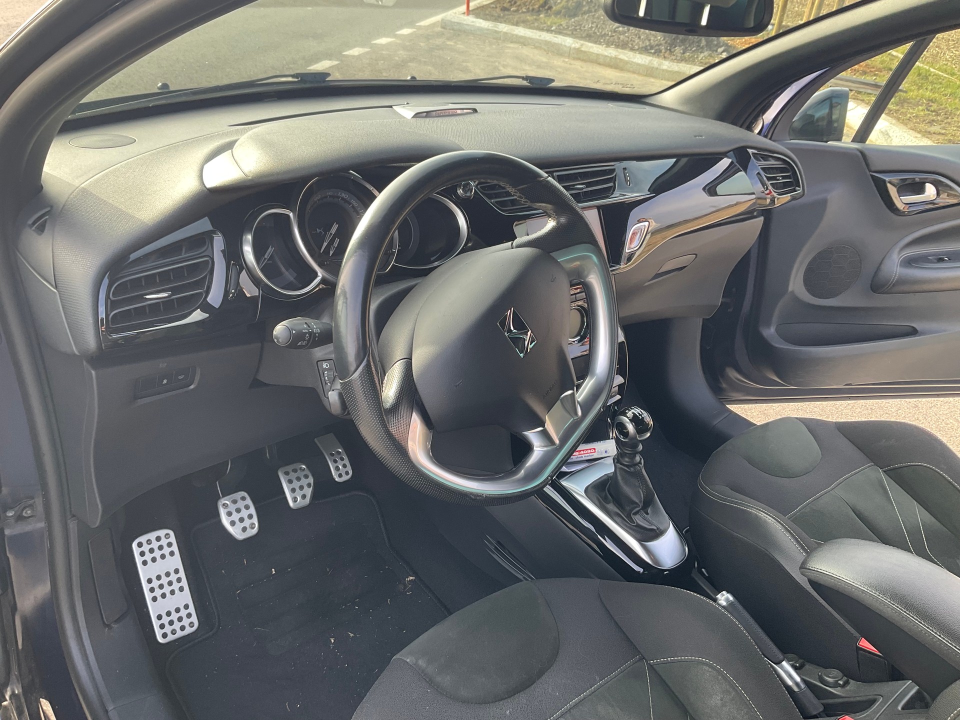 DS AUTOMOBILES DS 3 1.2 PureTech Sport Chic-image-0