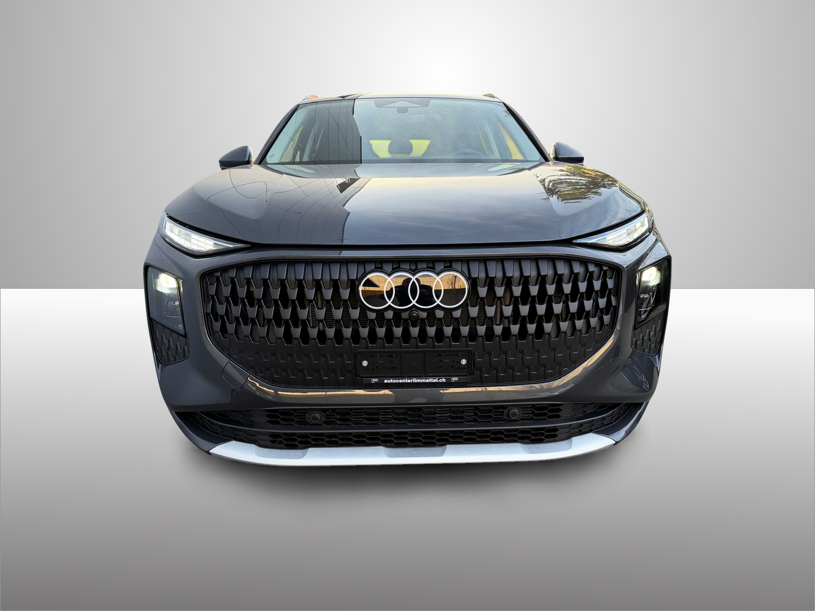AUDI Q3 SUV 110 kW TFSI S tronic-image-1