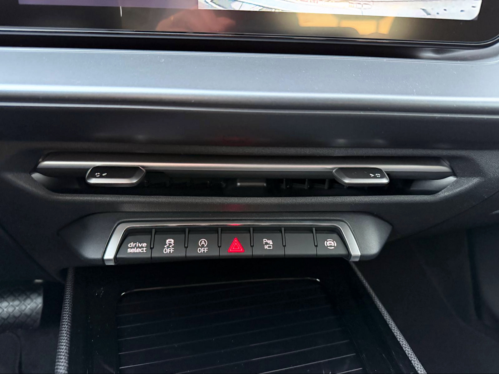 AUDI Q3 SUV 110 kW TFSI S tronic-image-7