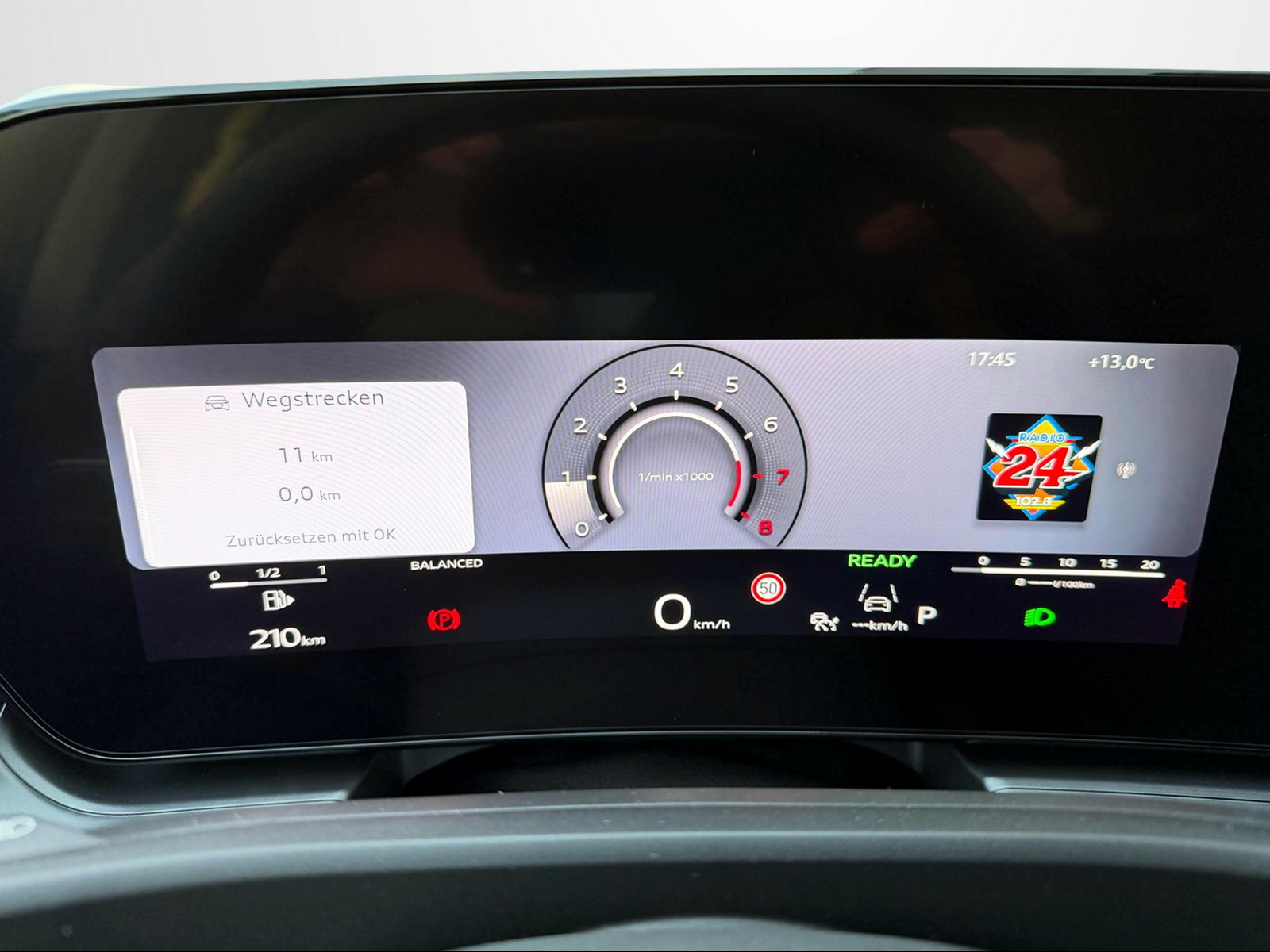 AUDI Q3 SUV 110 kW TFSI S tronic-image-8