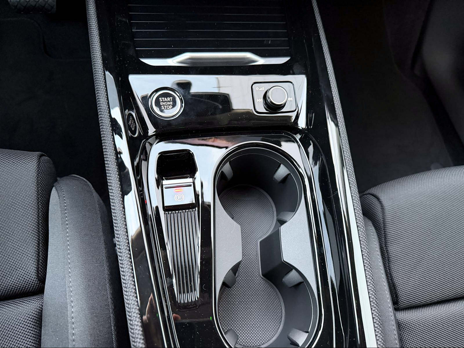 AUDI Q3 SUV 110 kW TFSI S tronic-image-6