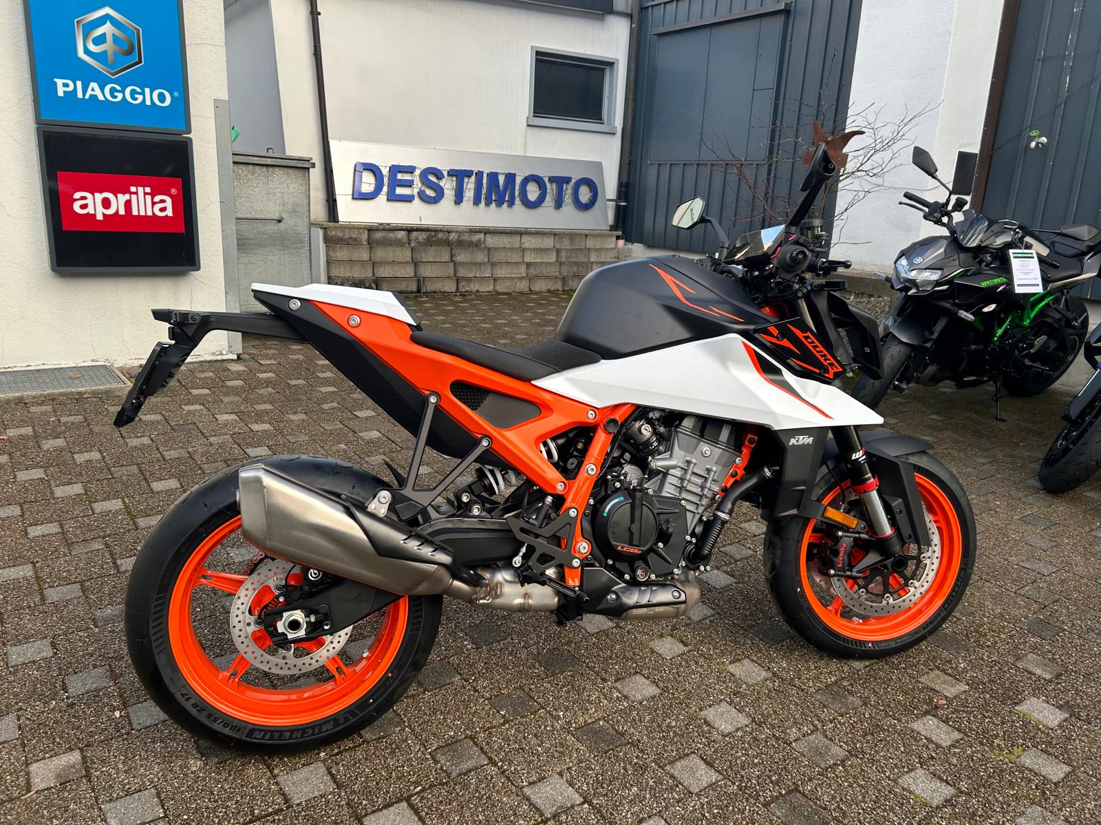 KTM 990 Duke R-image-8