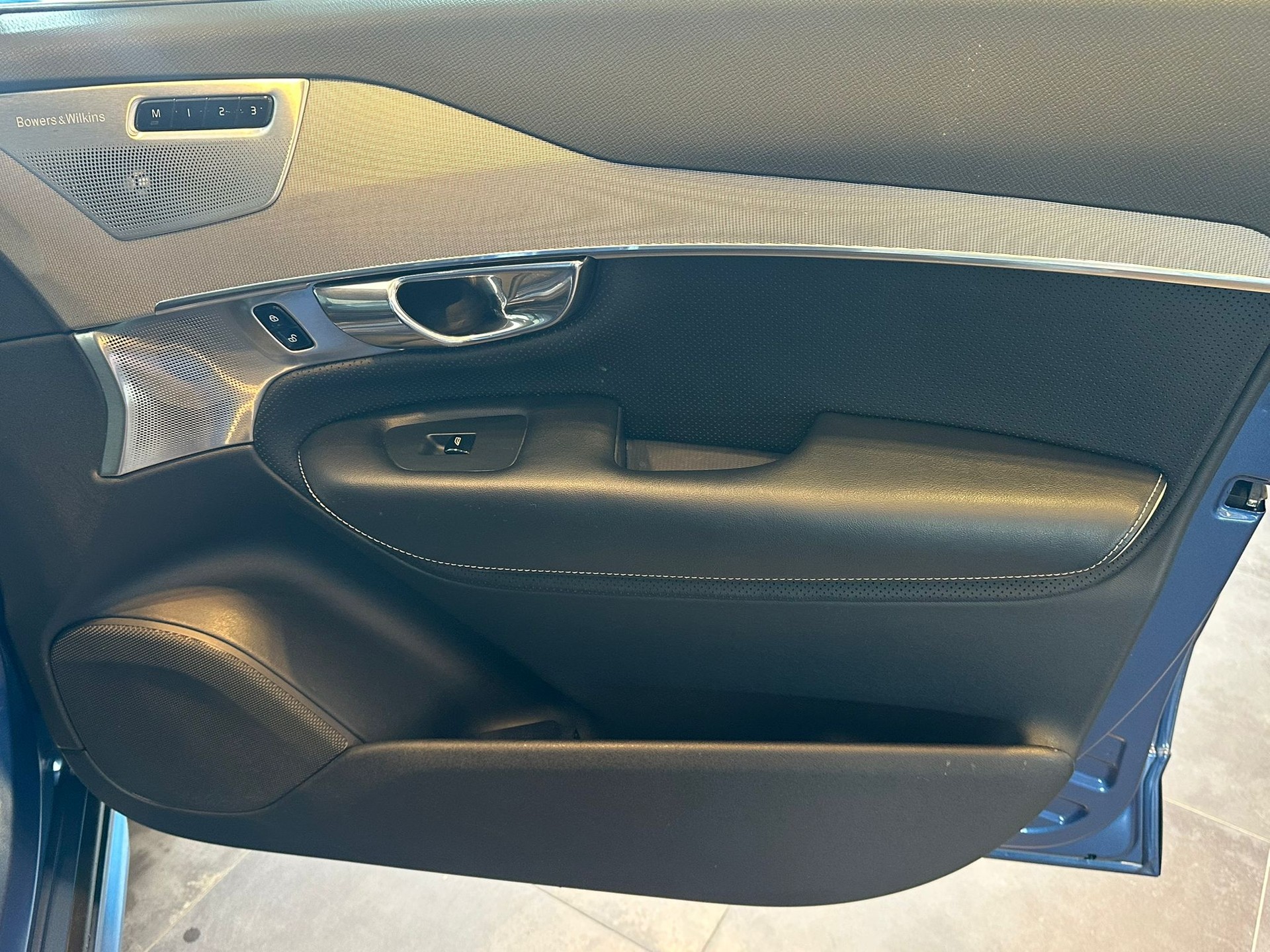 VOLVO XC90 T6 AWD R-Design Geartronic-image-24