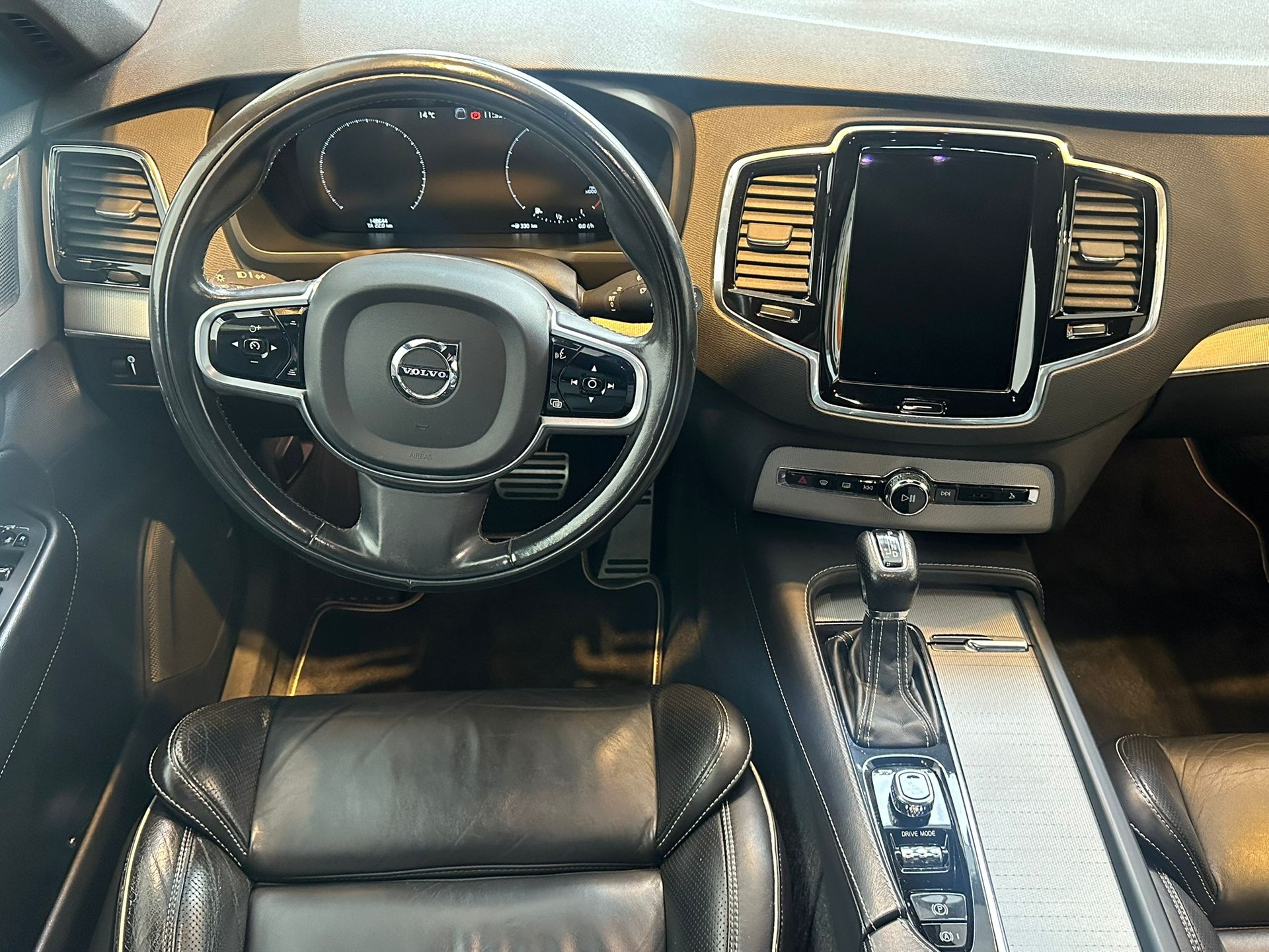 VOLVO XC90 T6 AWD R-Design Geartronic-image-13