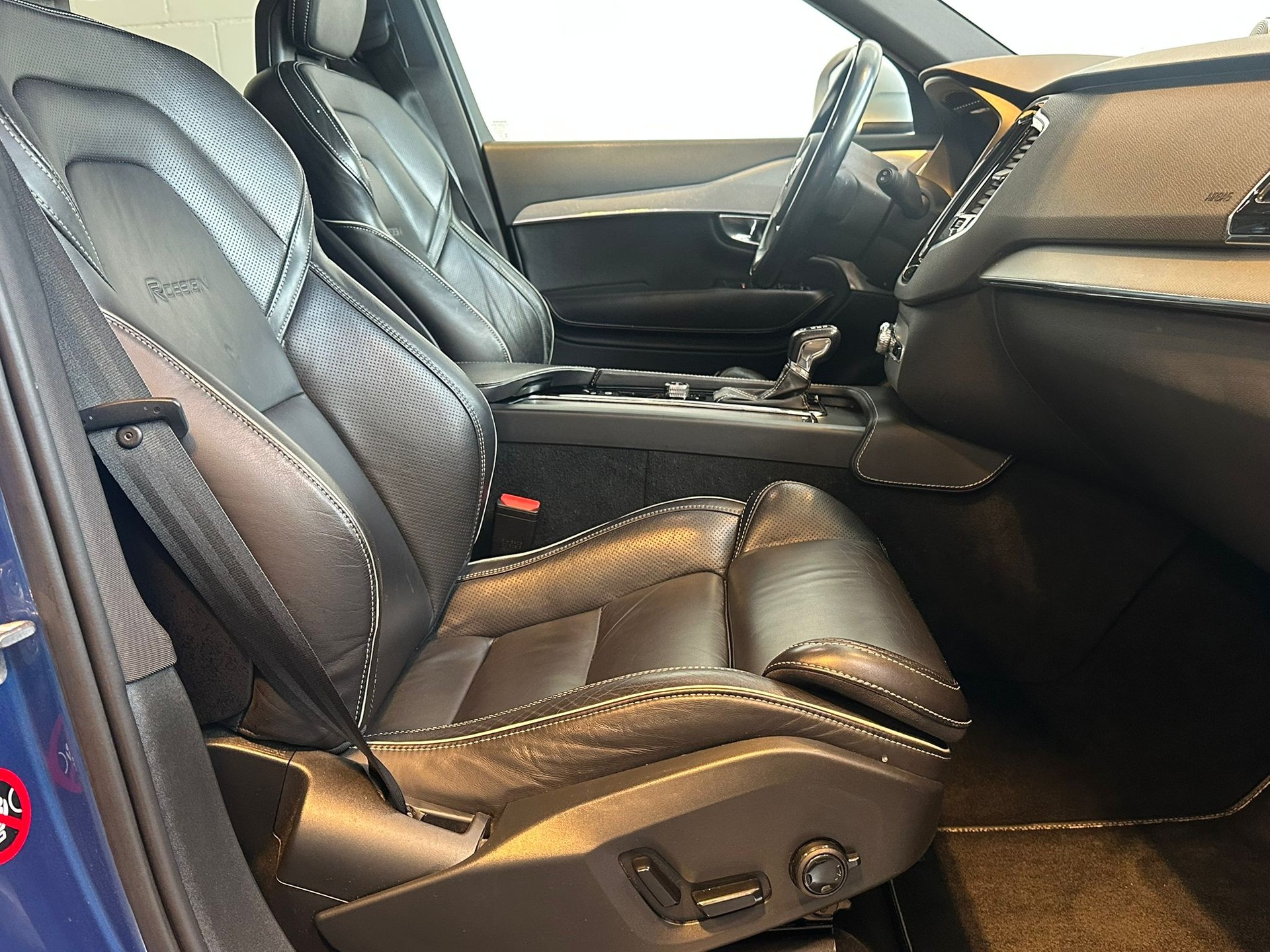 VOLVO XC90 T6 AWD R-Design Geartronic-image-9