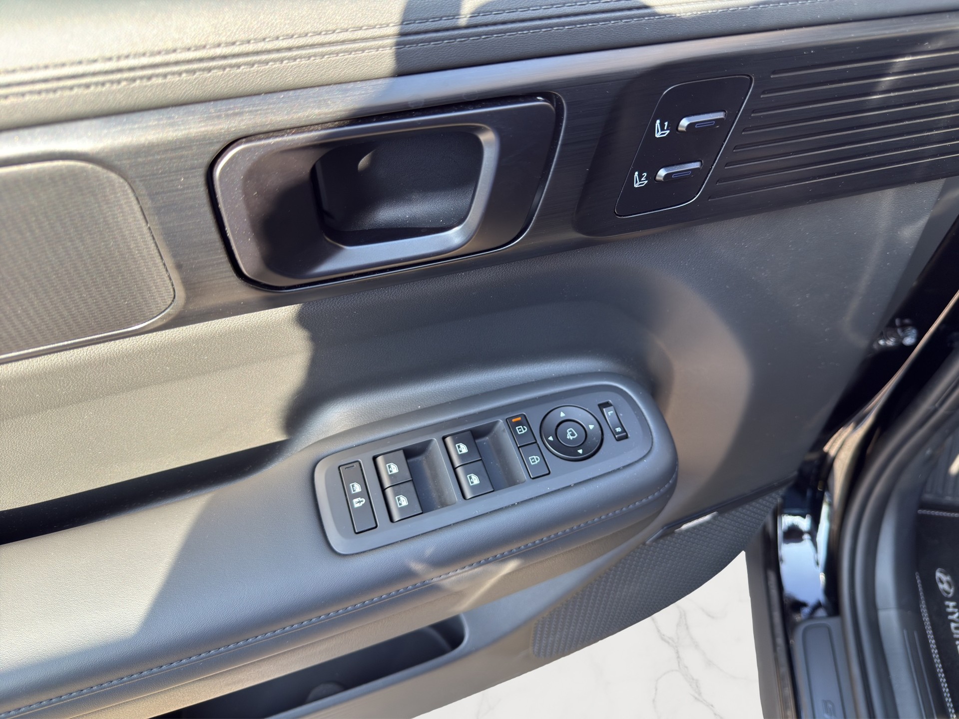 HYUNDAI Santa Fe 1.6 T-GDi HEV Calligraphy 4WD Automatic-image-11