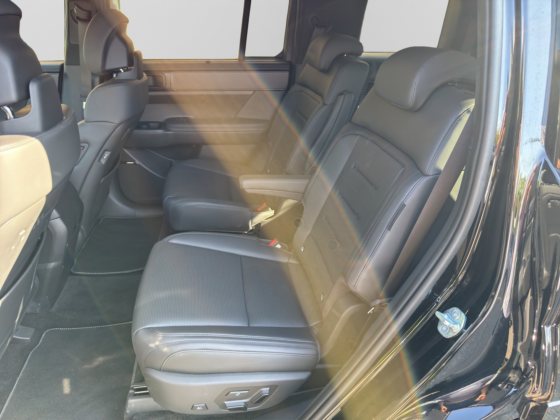 HYUNDAI Santa Fe 1.6 T-GDi HEV Calligraphy 4WD Automatic-image-12