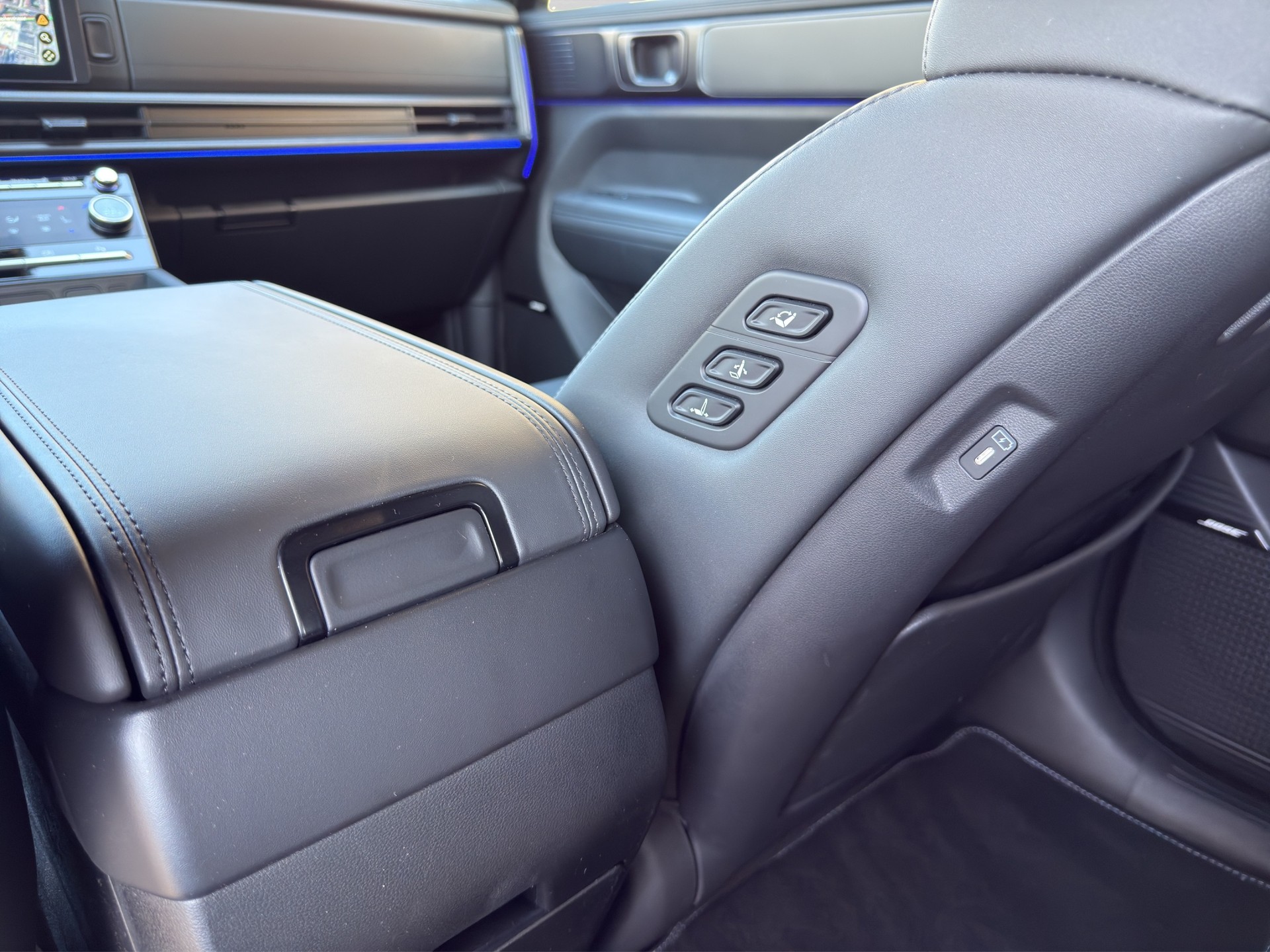 HYUNDAI Santa Fe 1.6 T-GDi HEV Calligraphy 4WD Automatic-image-15