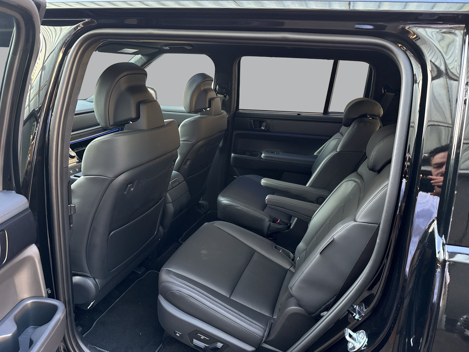 HYUNDAI Santa Fe 1.6 T-GDi HEV Calligraphy 4WD Automatic-image-15
