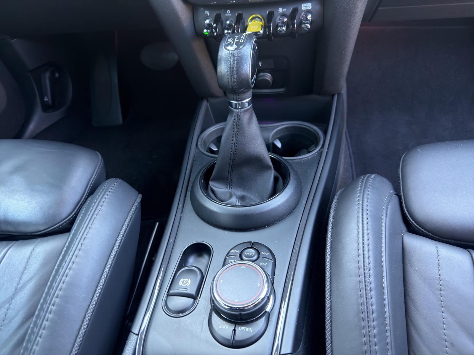 MINI Countryman F60 1.5i Cooper S E ALL4-image-11
