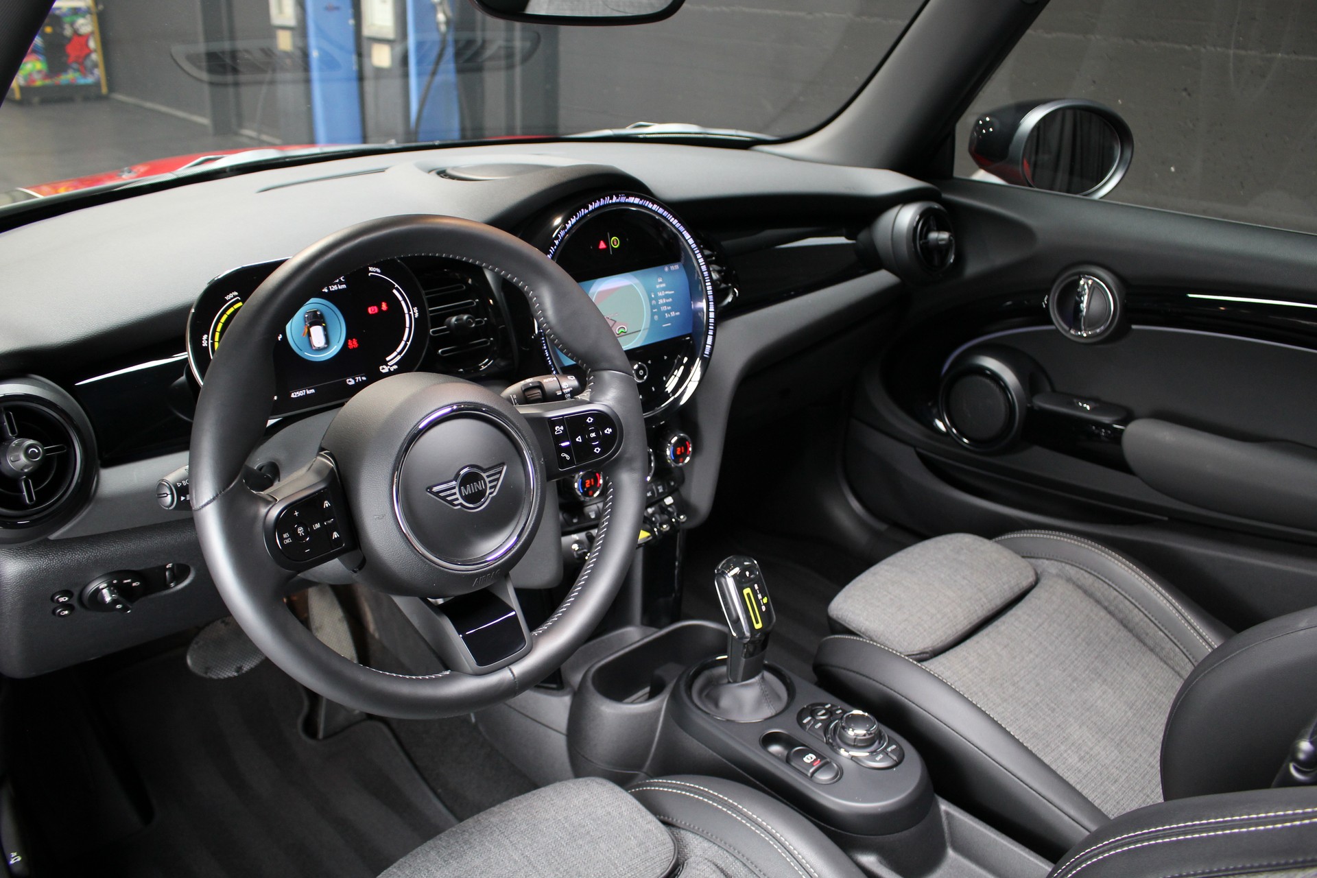 MINI Cooper SE-image-2
