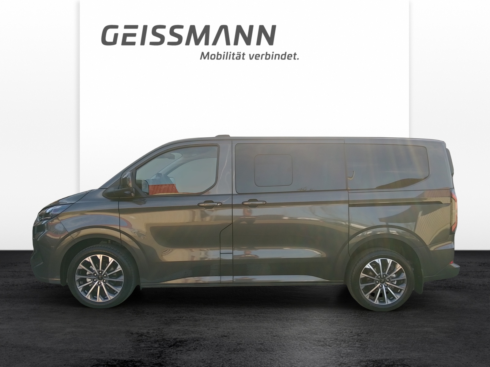 FORD Tourneo Custom Bus 320 L1 2.0 EcoBlue 170 Titanium X 4x4-image-1