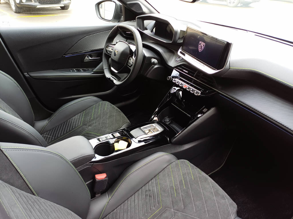 PEUGEOT 208 e-GT-image-6
