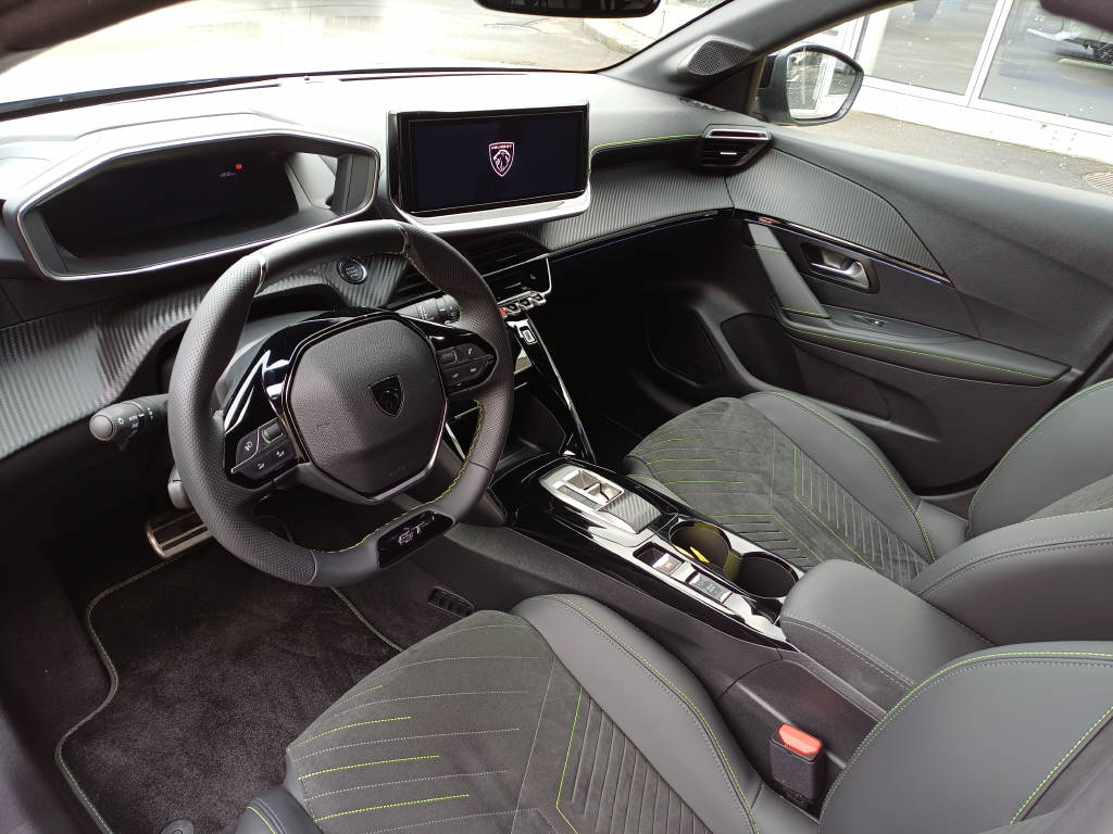 PEUGEOT 208 e-GT-image-5