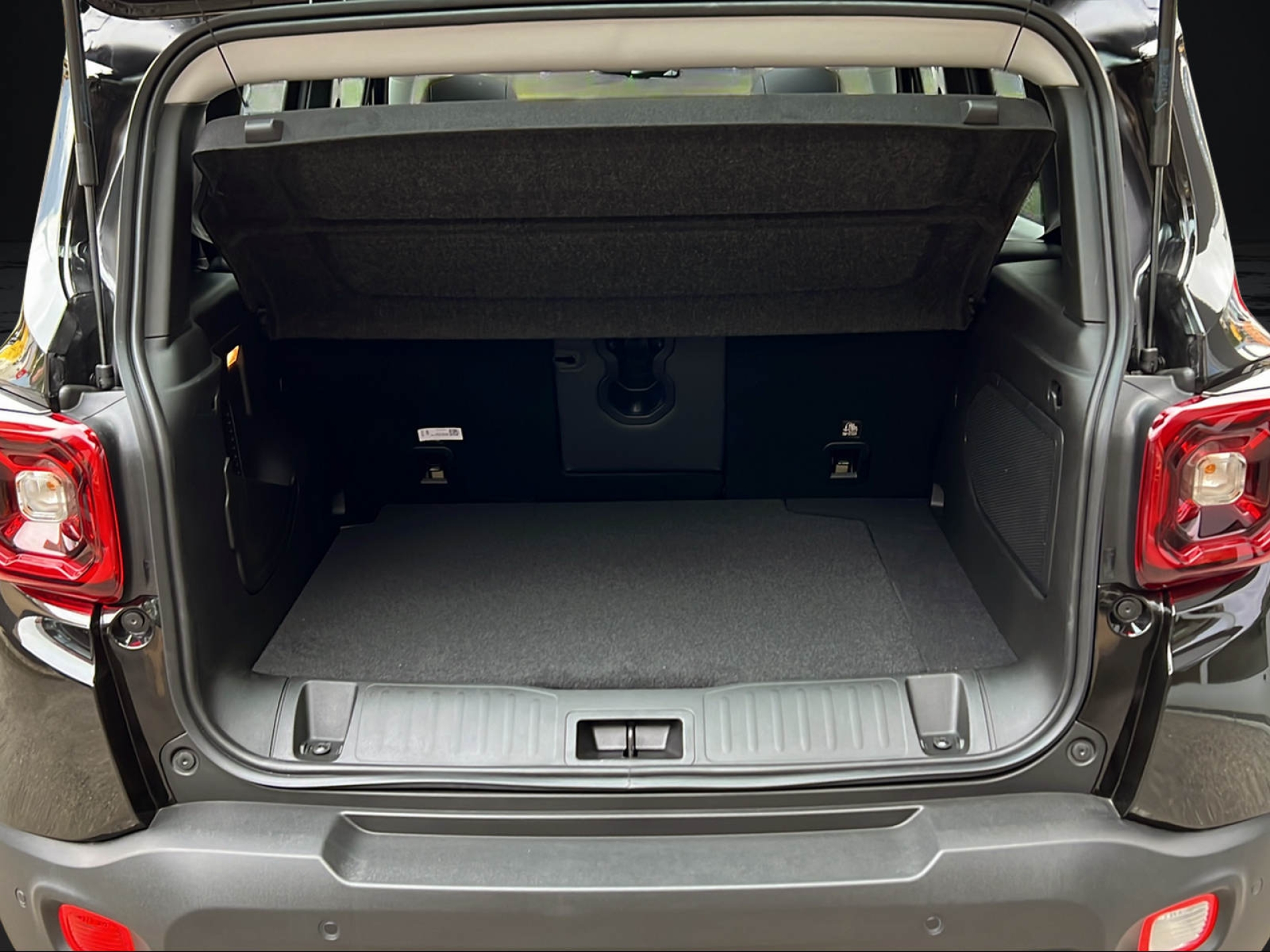 JEEP Renegade 1.3 Summit 4xe-image-5