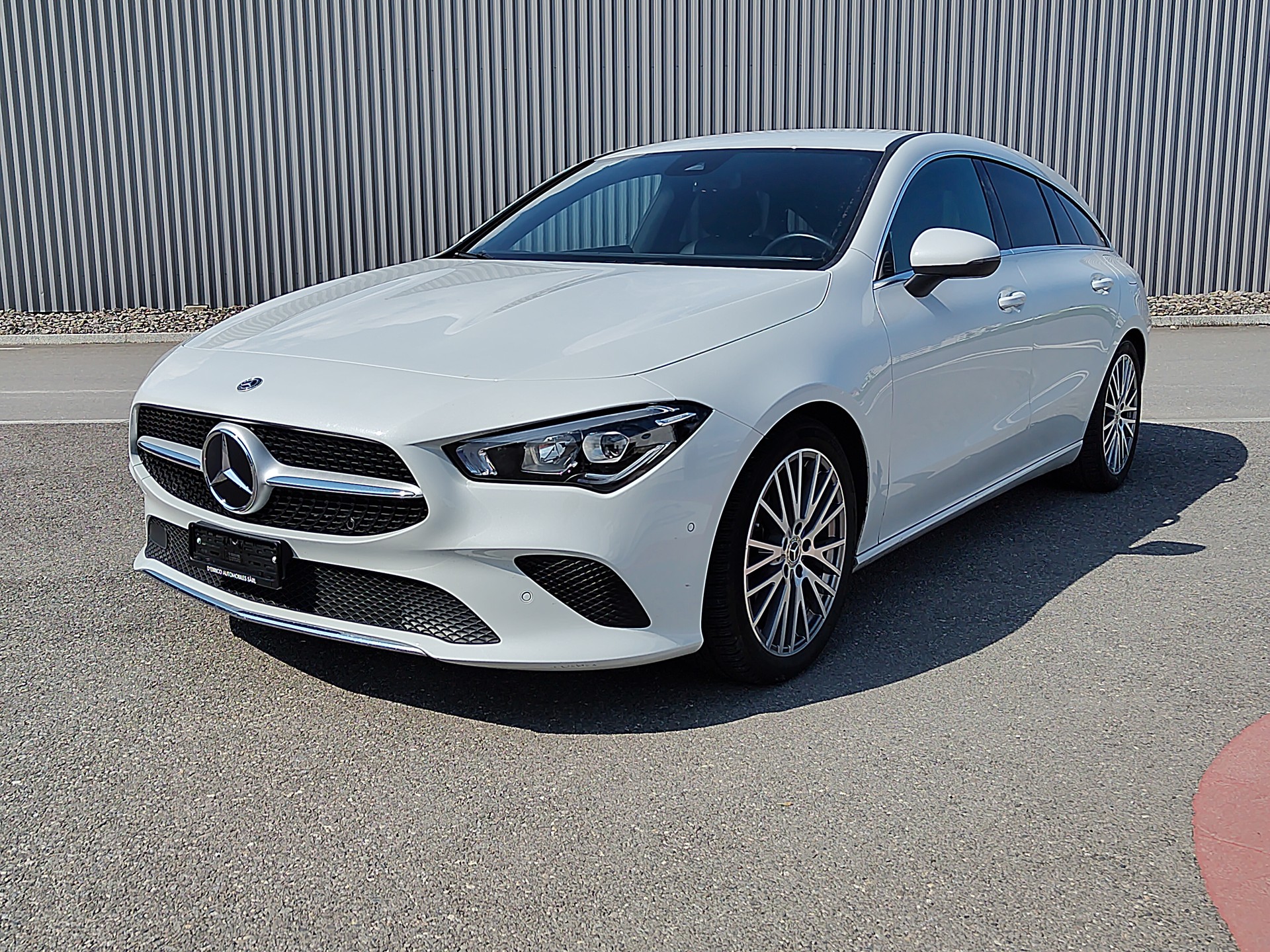 MERCEDES-BENZ CLA Shooting Brake 180 7G-DCT Progressive-image-1