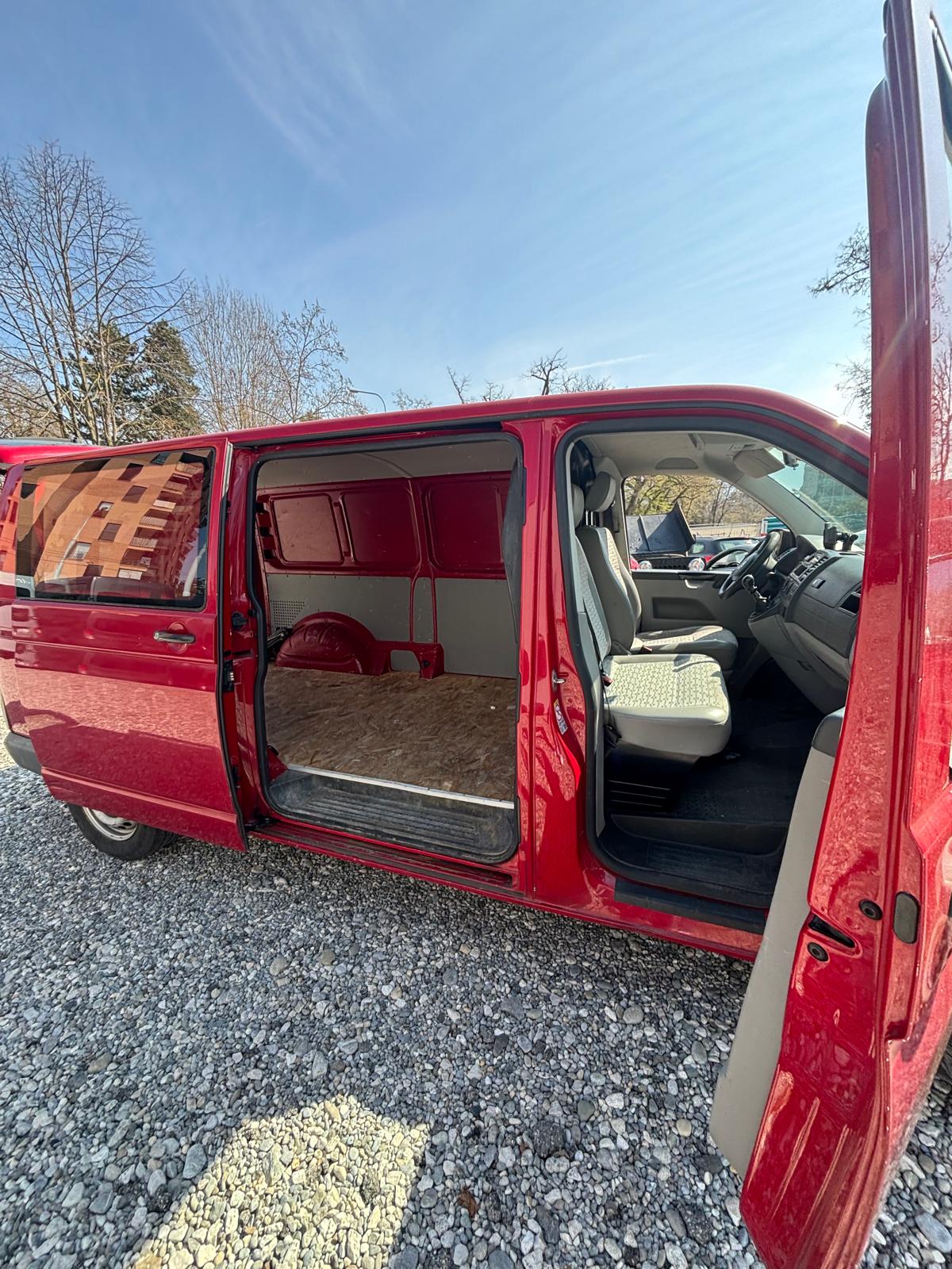VW T5 2.0 TDI-image-3