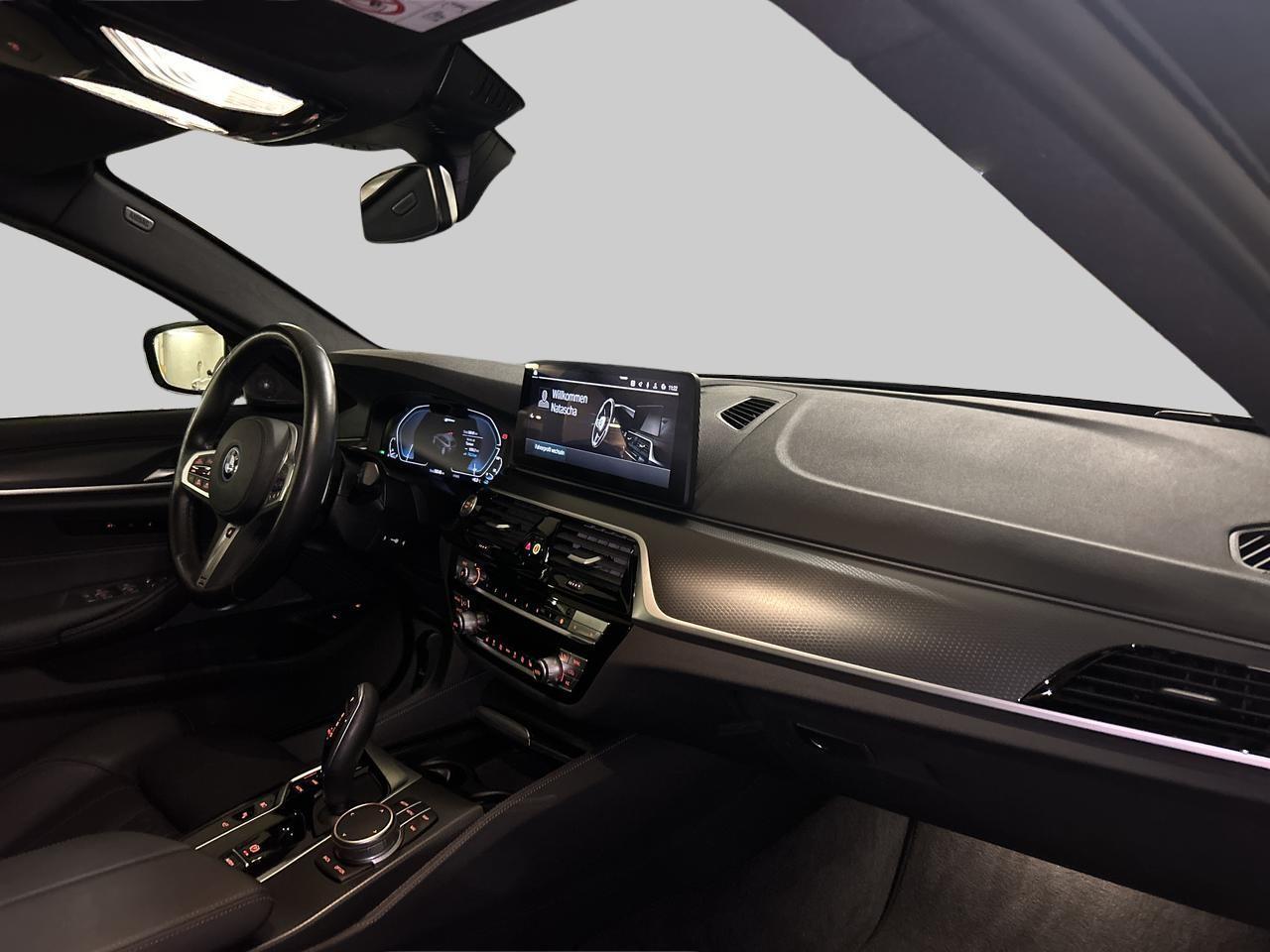 BMW 530e xDrive Touring M Sport-image-14