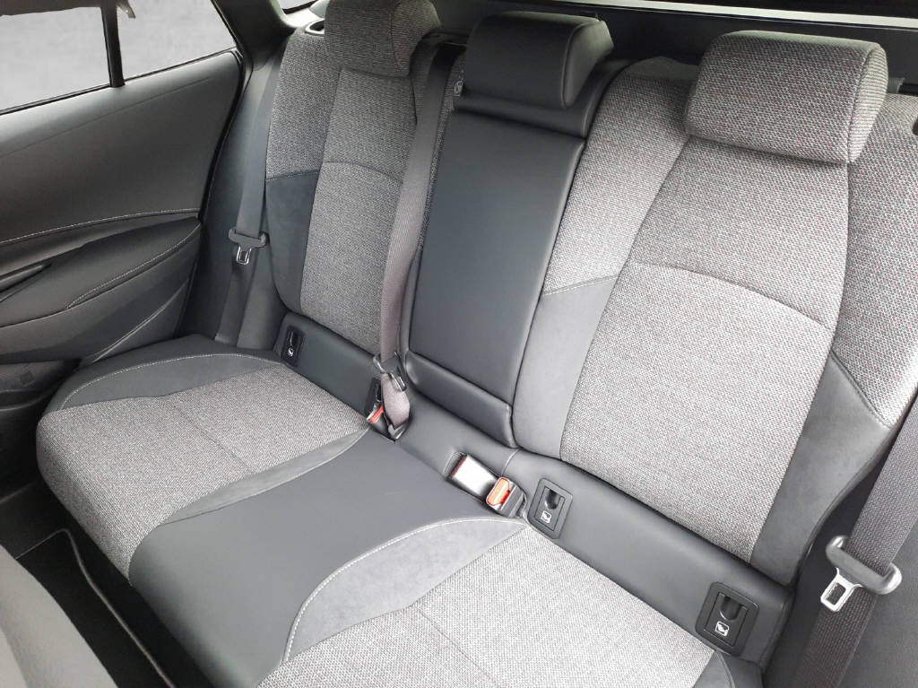 TOYOTA Corolla Touring Sports 2.0 HSD Swiss Edition-image-4