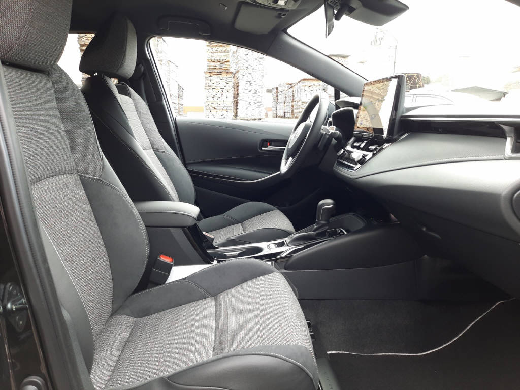 TOYOTA Corolla Touring Sports 2.0 HSD Swiss Edition-image-6