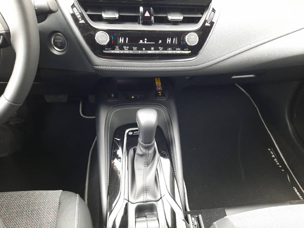 TOYOTA Corolla Touring Sports 2.0 HSD Swiss Edition-image-12
