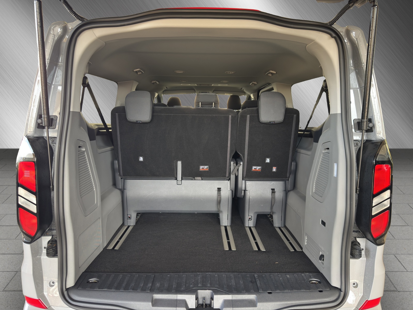 FORD Tourneo Custom Bus 320 L2 2.0 EcoBlue Titanium 4x4-image-14