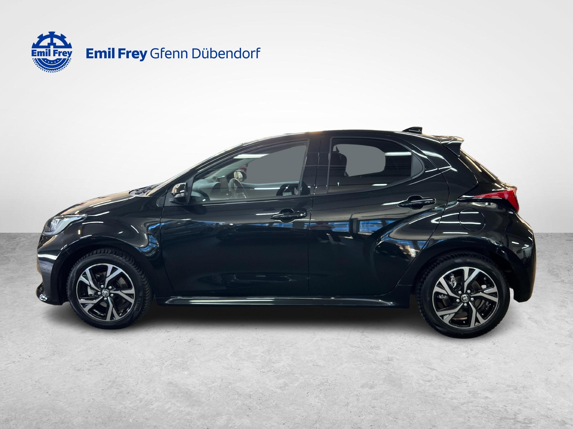 TOYOTA Yaris 1.5 VVT-i HSD Trend-image-1