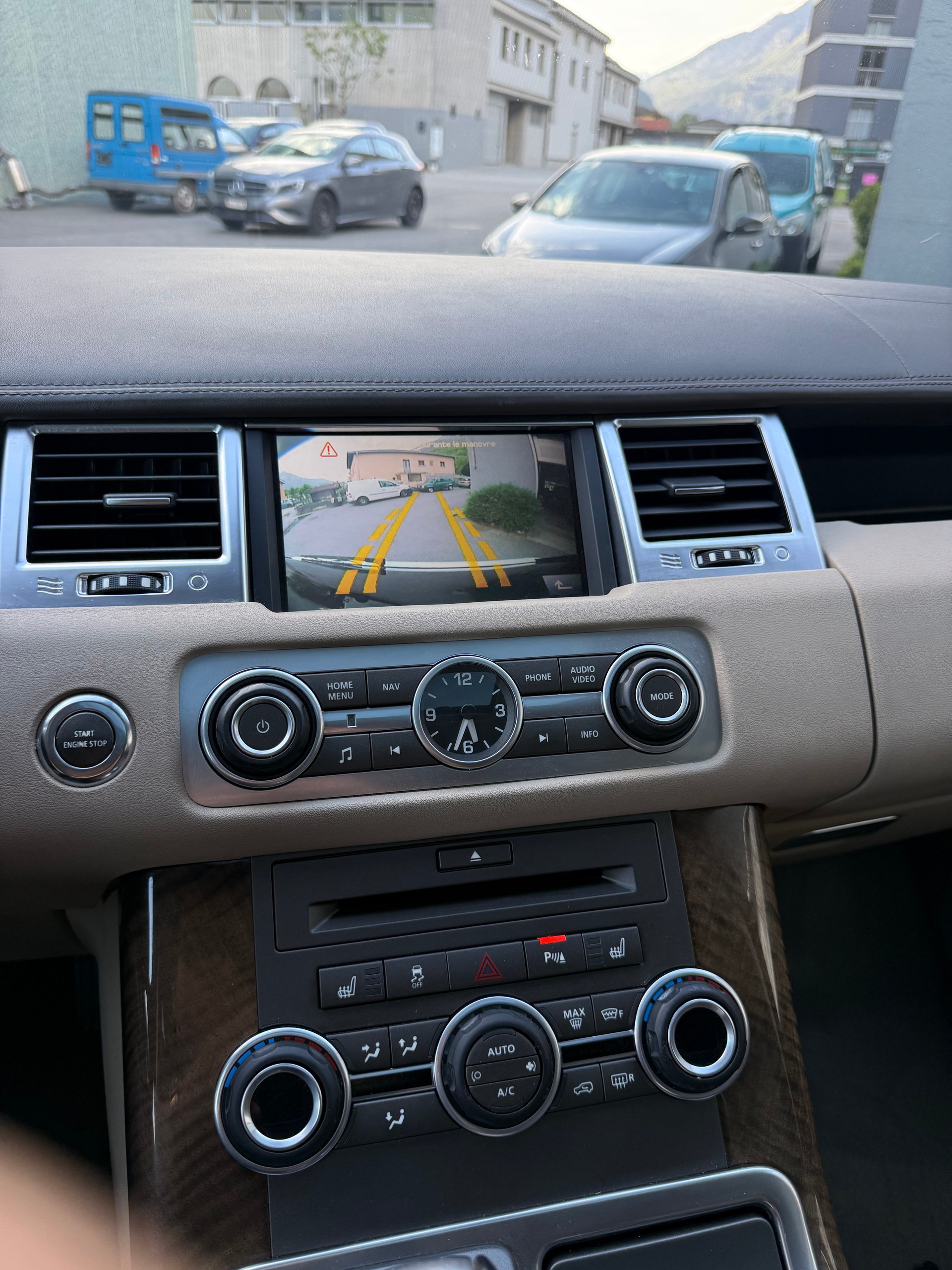LAND ROVER Range Rover Sport 3.0 TDV6 HSE Automatic-image-11