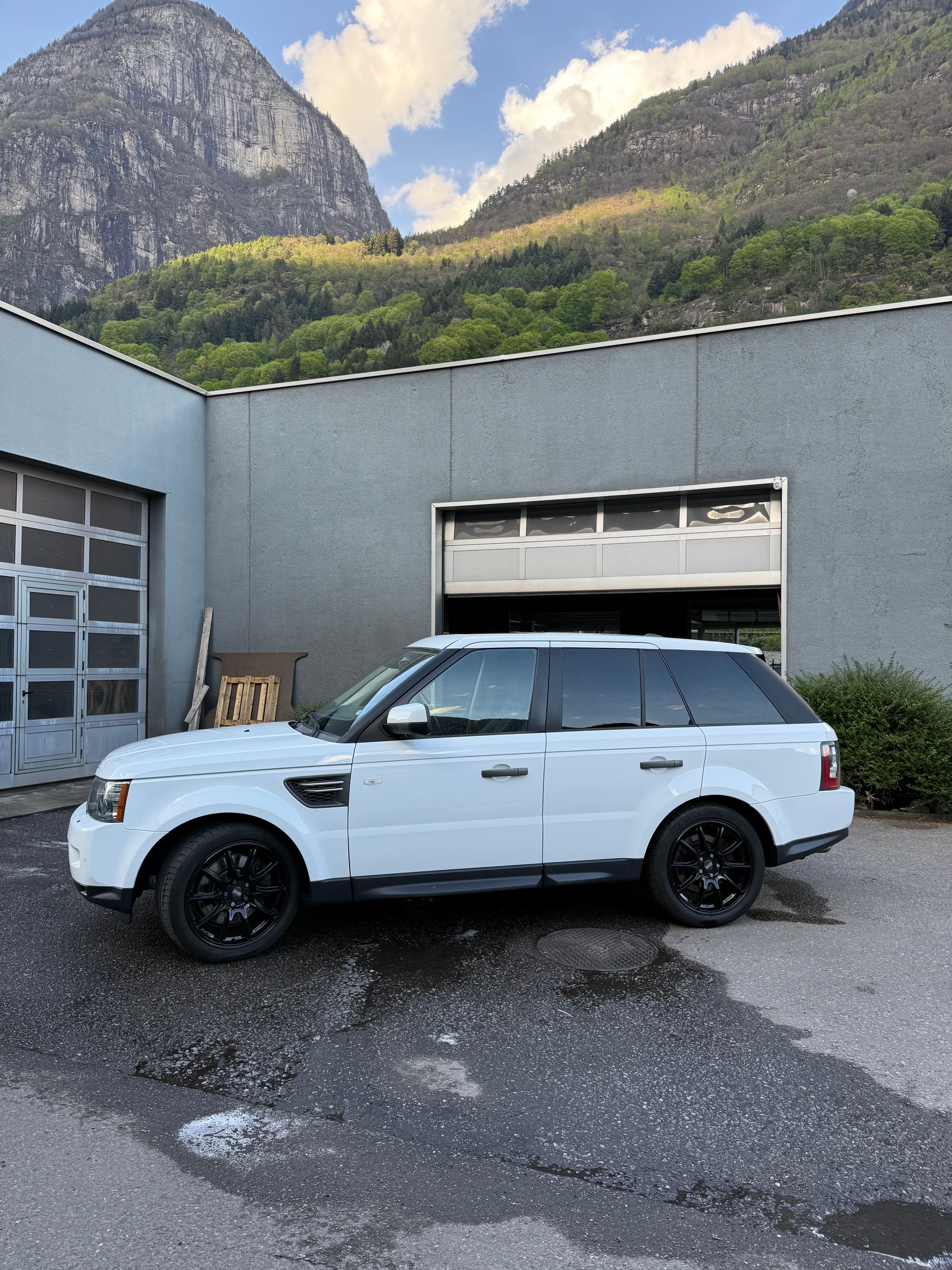LAND ROVER Range Rover Sport 3.0 TDV6 HSE Automatic-image-1
