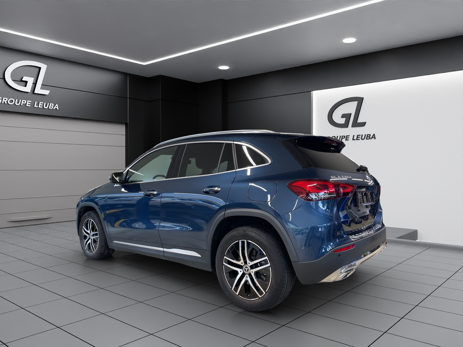 MERCEDES-BENZ GLA 220d Progress. 4Matic-image-3
