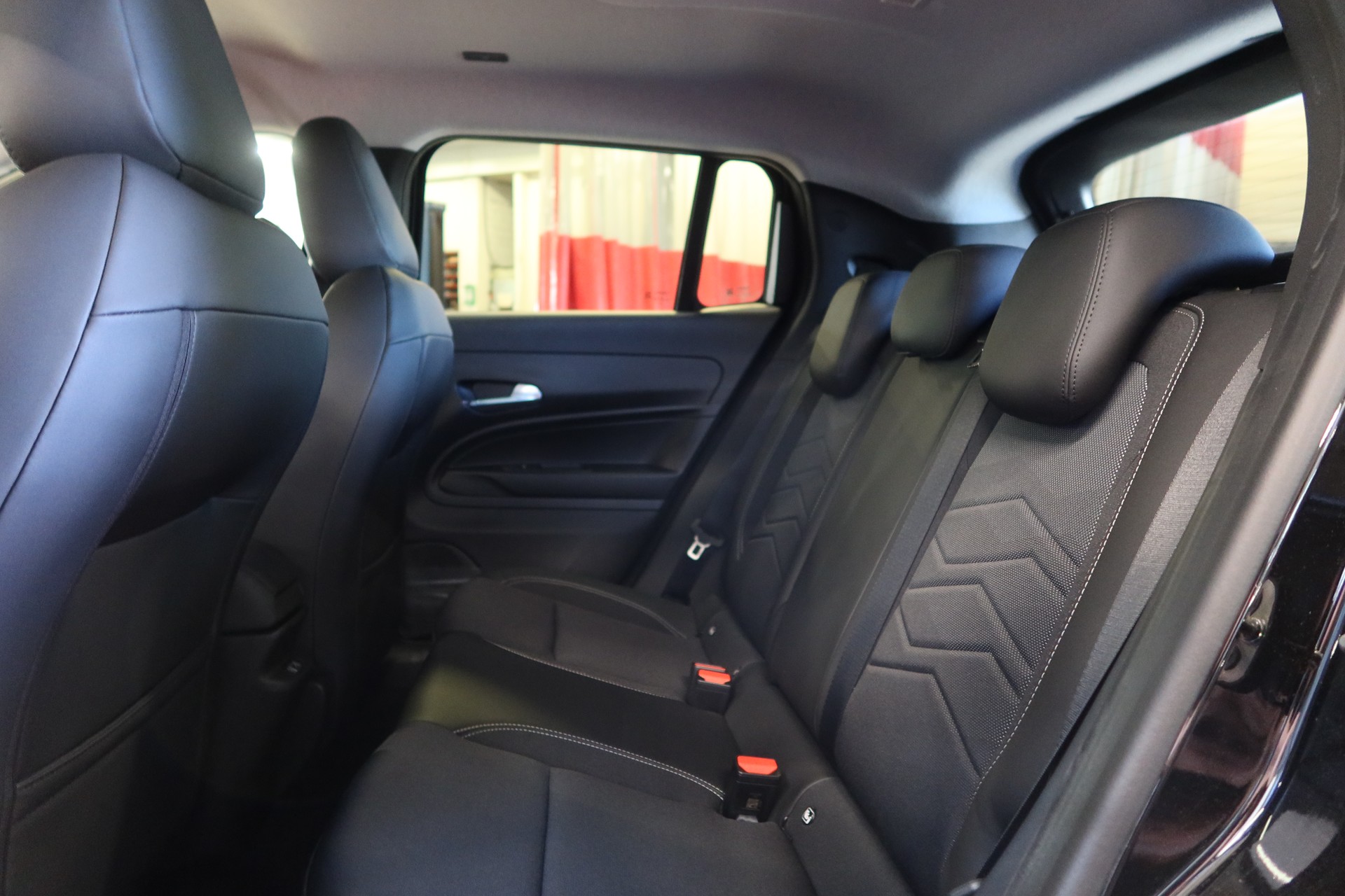JEEP Avenger 54kWh Swiss Altitude +PakPLUS-image-13