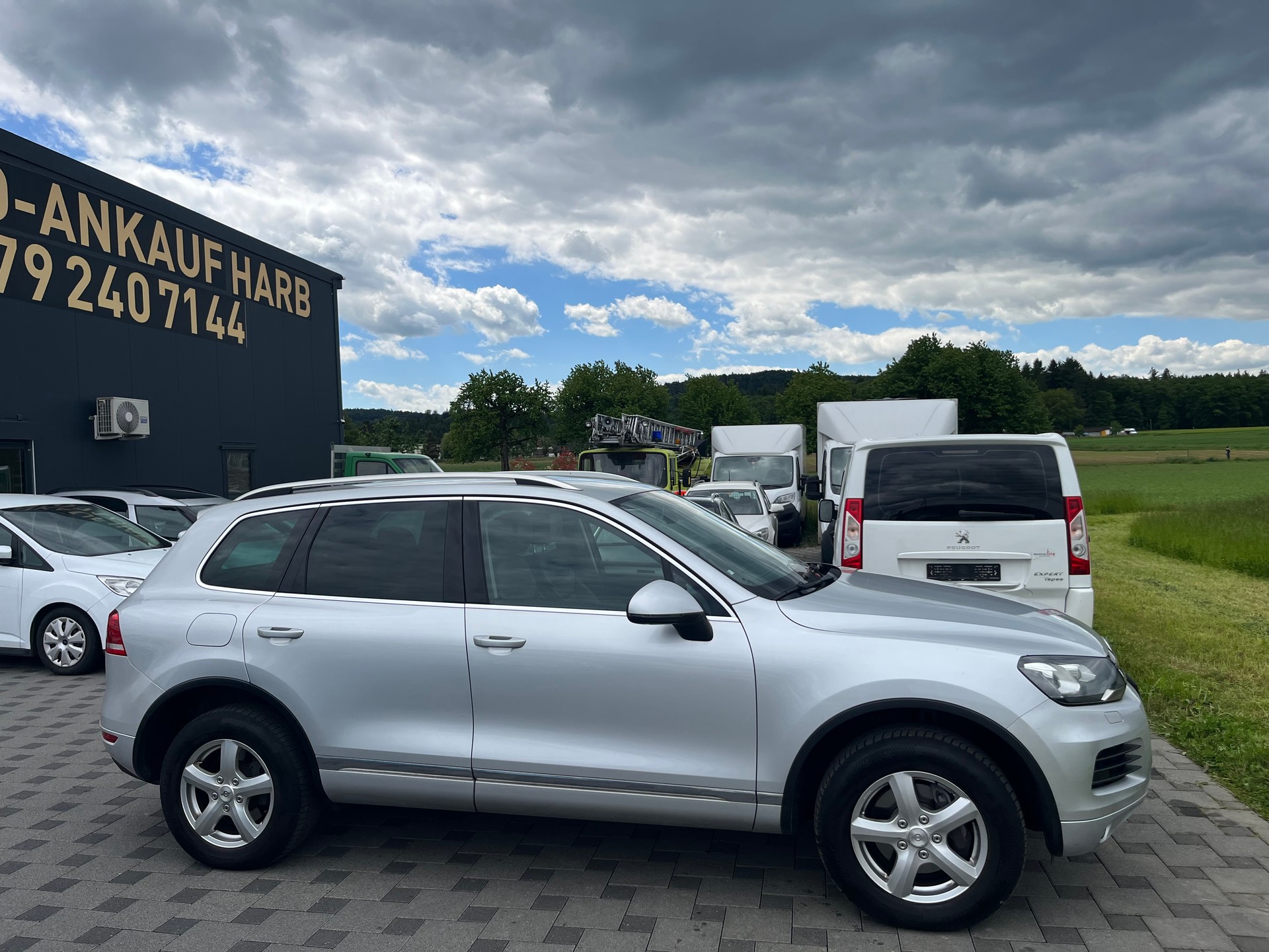 VW Touareg 3.0 TDI BlueMotion Technology Tiptronic-image-2