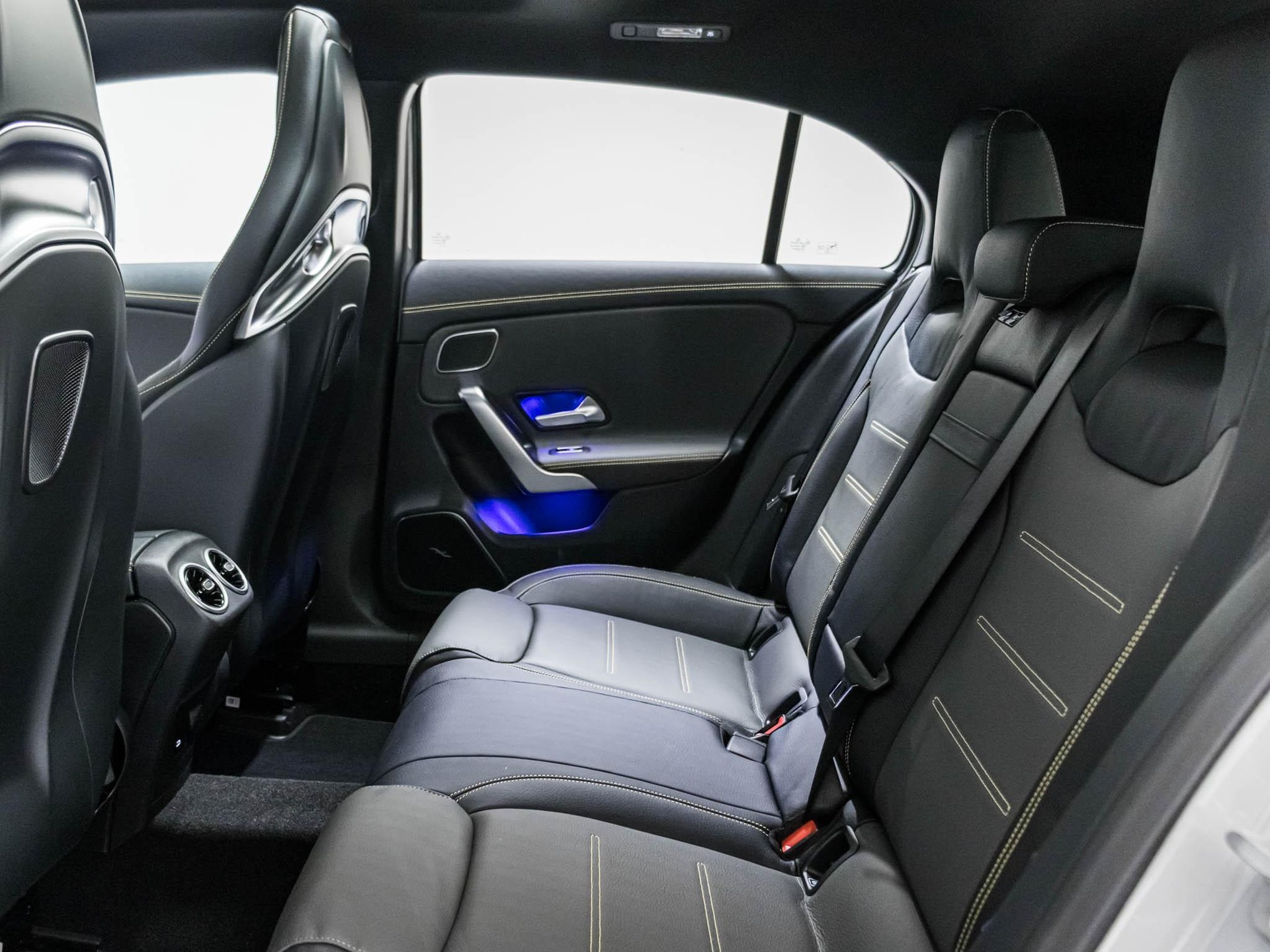 MERCEDES-BENZ A 45 S AMG 4MATIC+-image-7