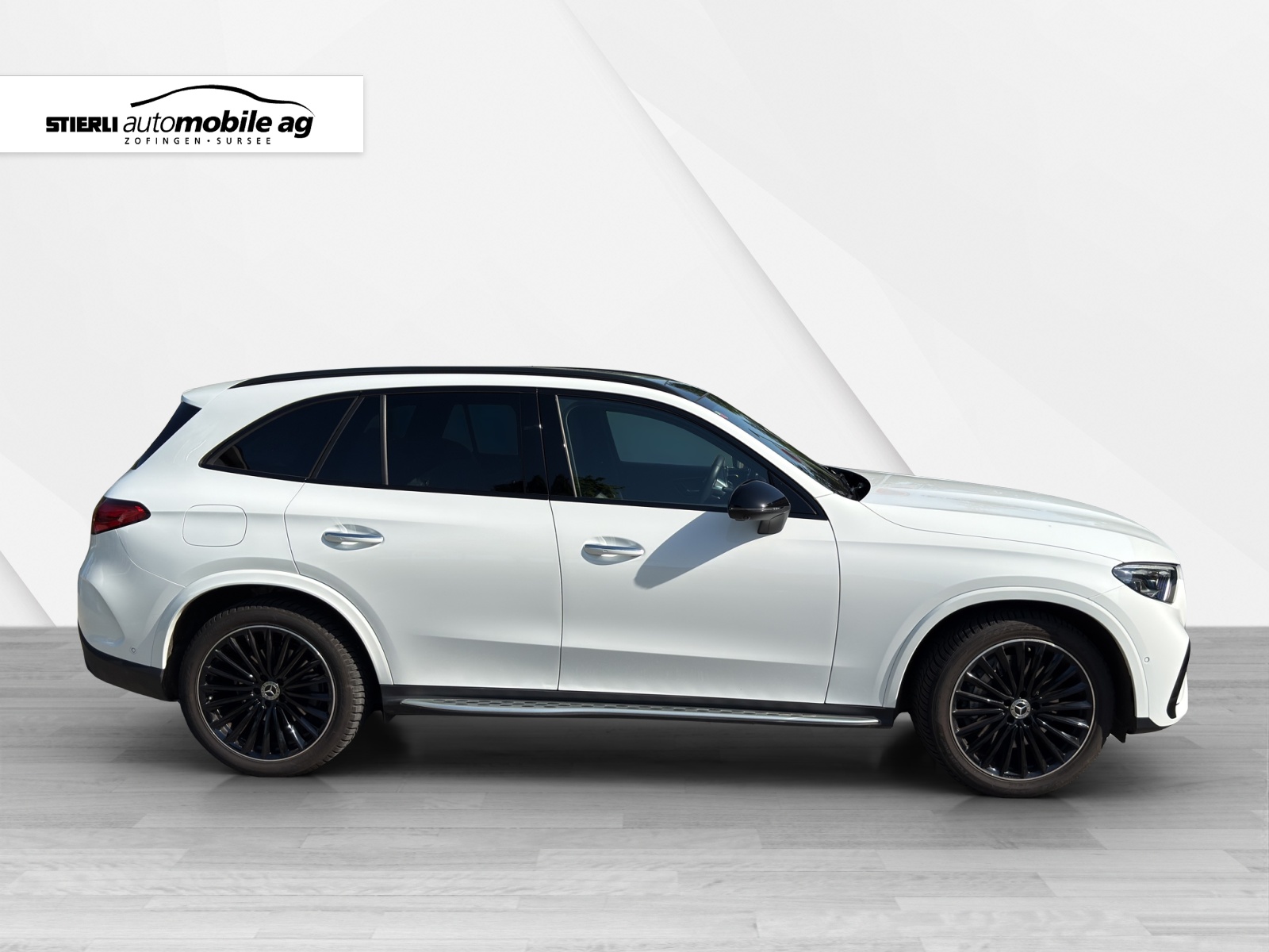 MERCEDES-BENZ GLC 200 AMG Line 4matic-showroom-element-3