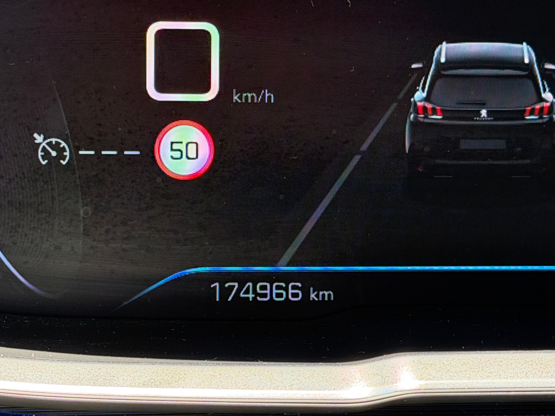 PEUGEOT 5008 1.2 Pure Tech Allure EAT-image-12