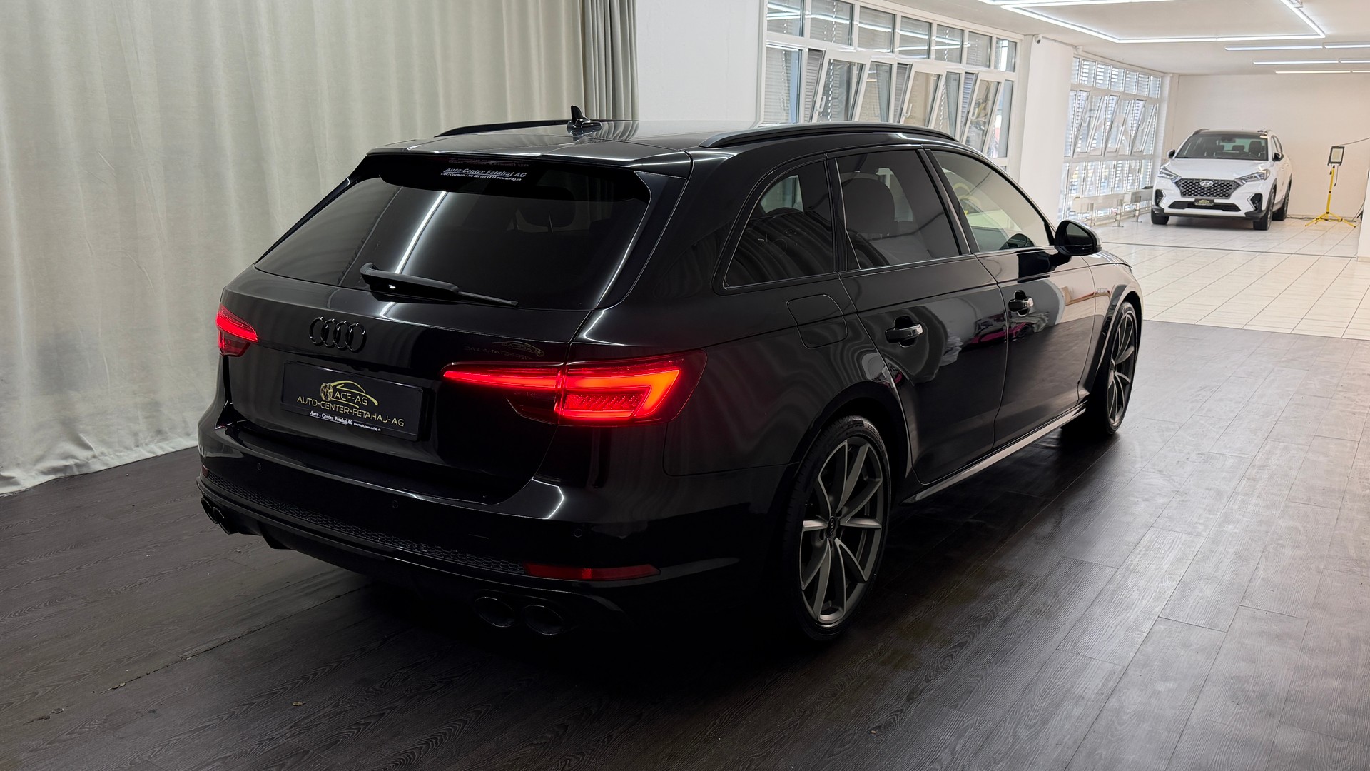 AUDI S4 Avant 3.0 TFSI quattro tiptronic-image-3