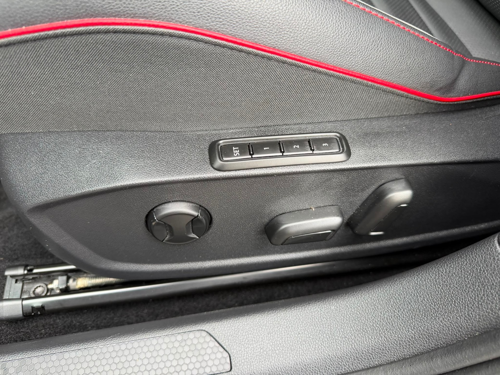 VW Golf 2.0 TSI GTI DSG-image-7