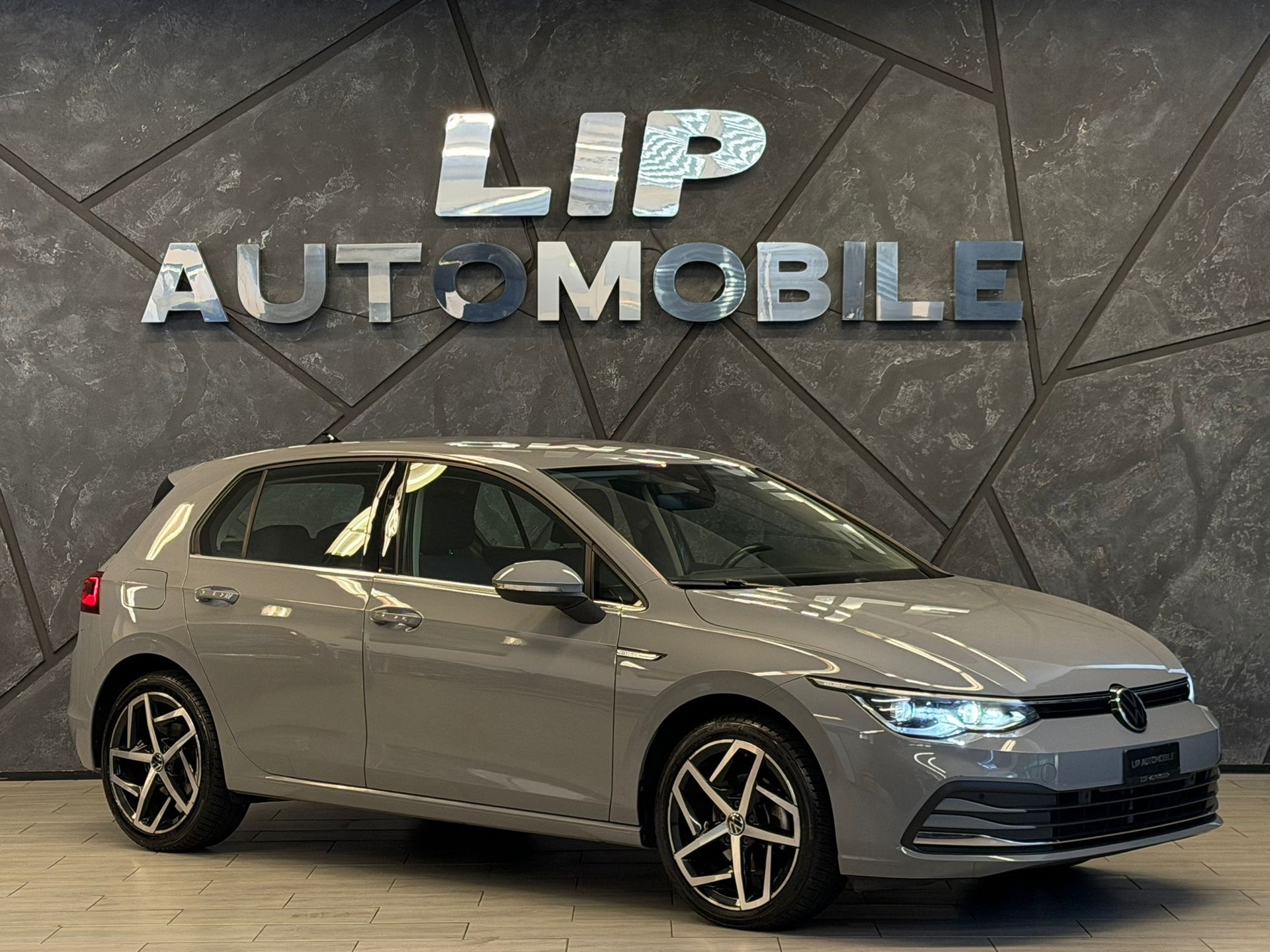VW Golf 1.5 eTSI mHEV ACT First Edition DSG-showroom-element-2