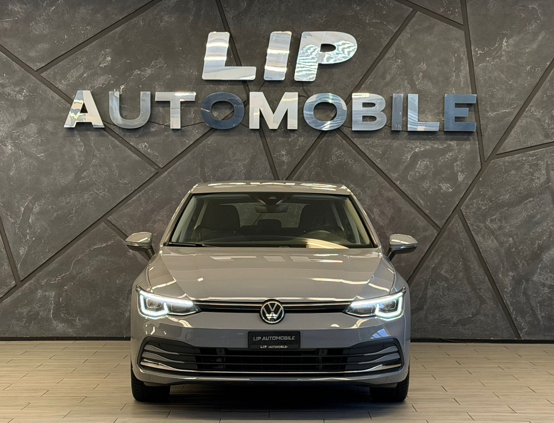 VW Golf 1.5 eTSI mHEV ACT First Edition DSG-showroom-element-1