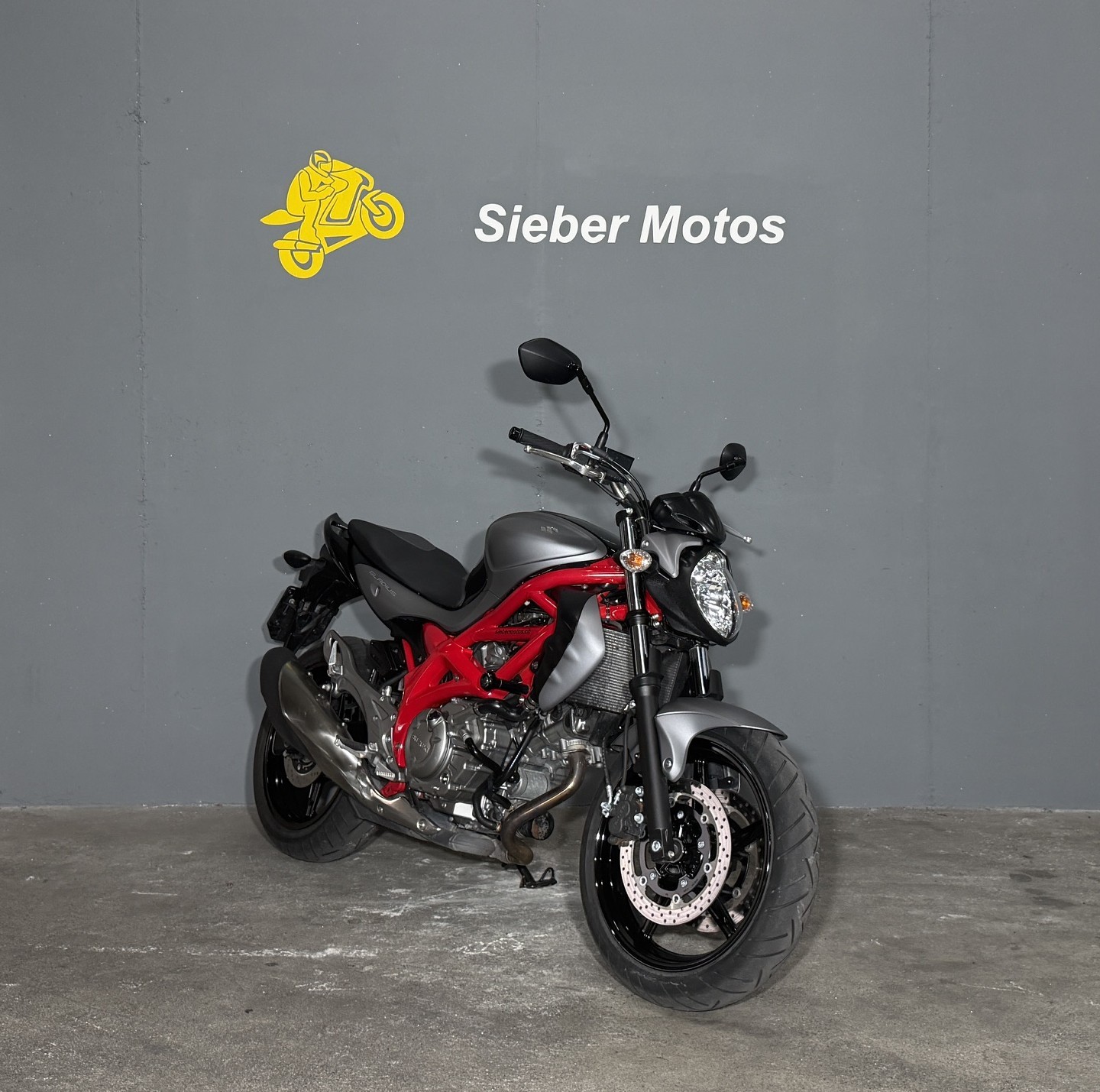 SUZUKI SFV650 ABS Gladius-showroom-element-1