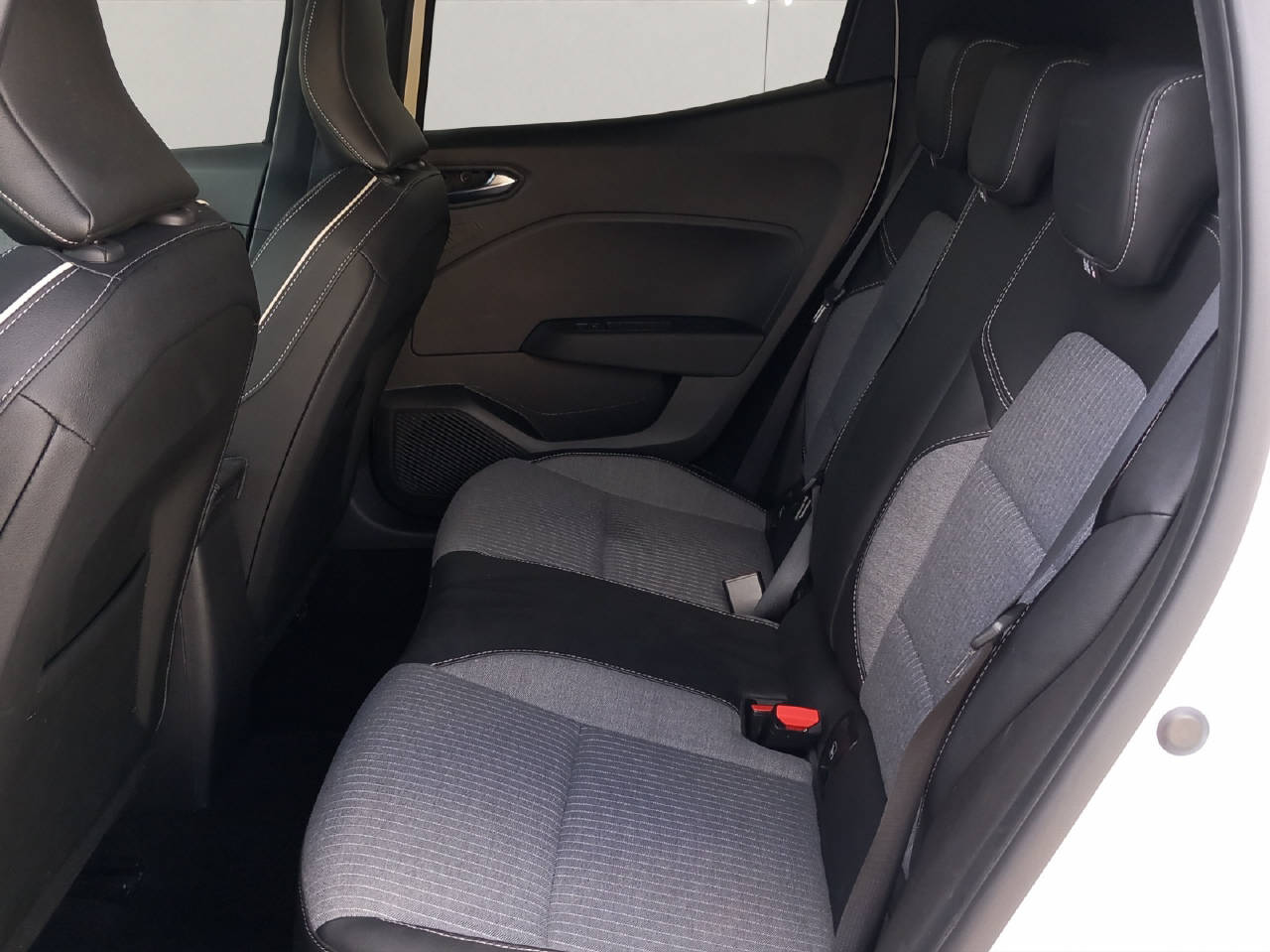 RENAULT Clio 1.0 TCe techno-image-9