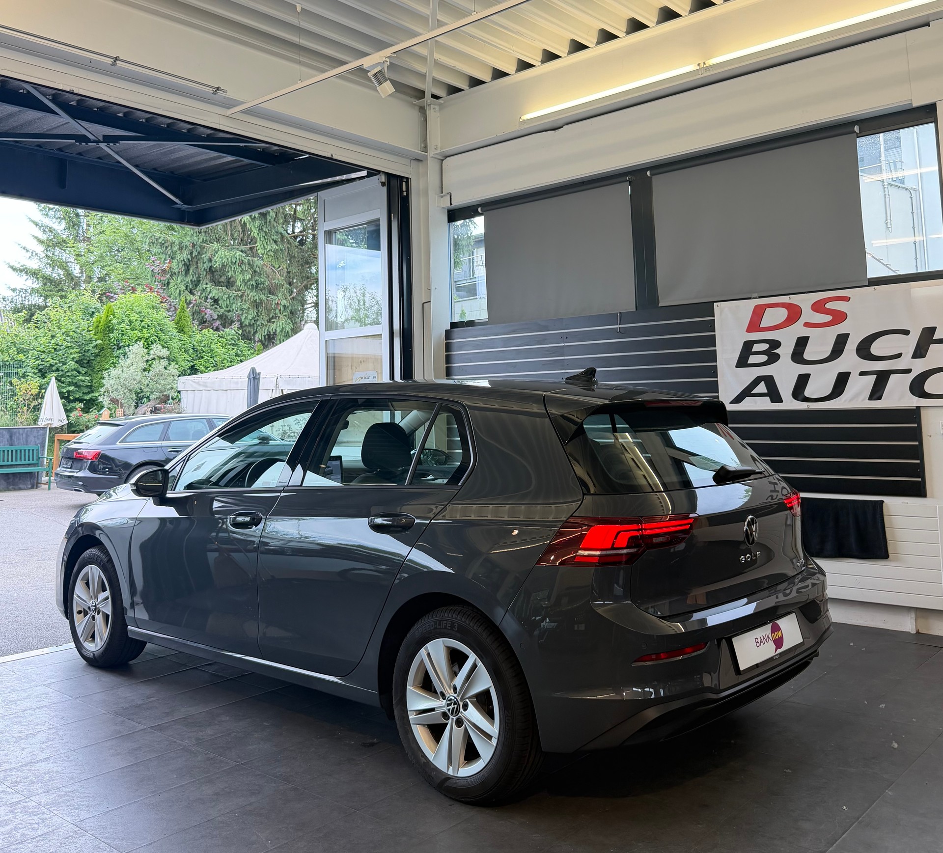 VW Golf VIII 1.5 eTSI Life DSG-image-4