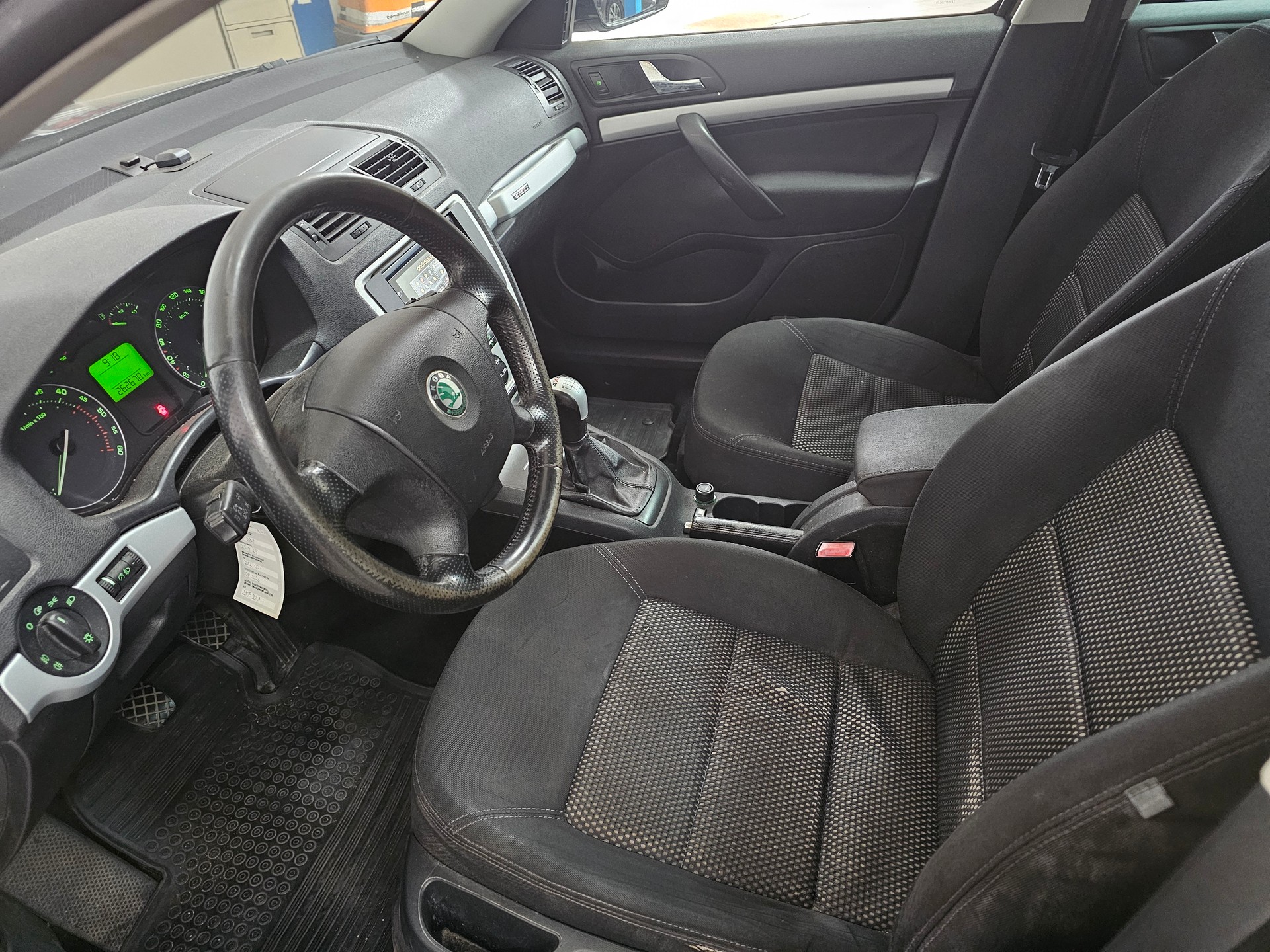 SKODA Octavia Scout 2.0 TDI 4x4-image-4