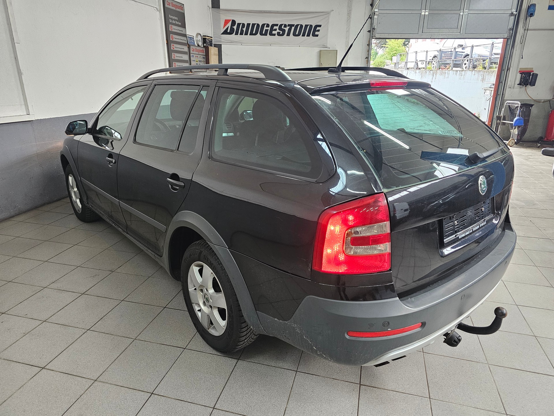 SKODA Octavia Scout 2.0 TDI 4x4-image-7