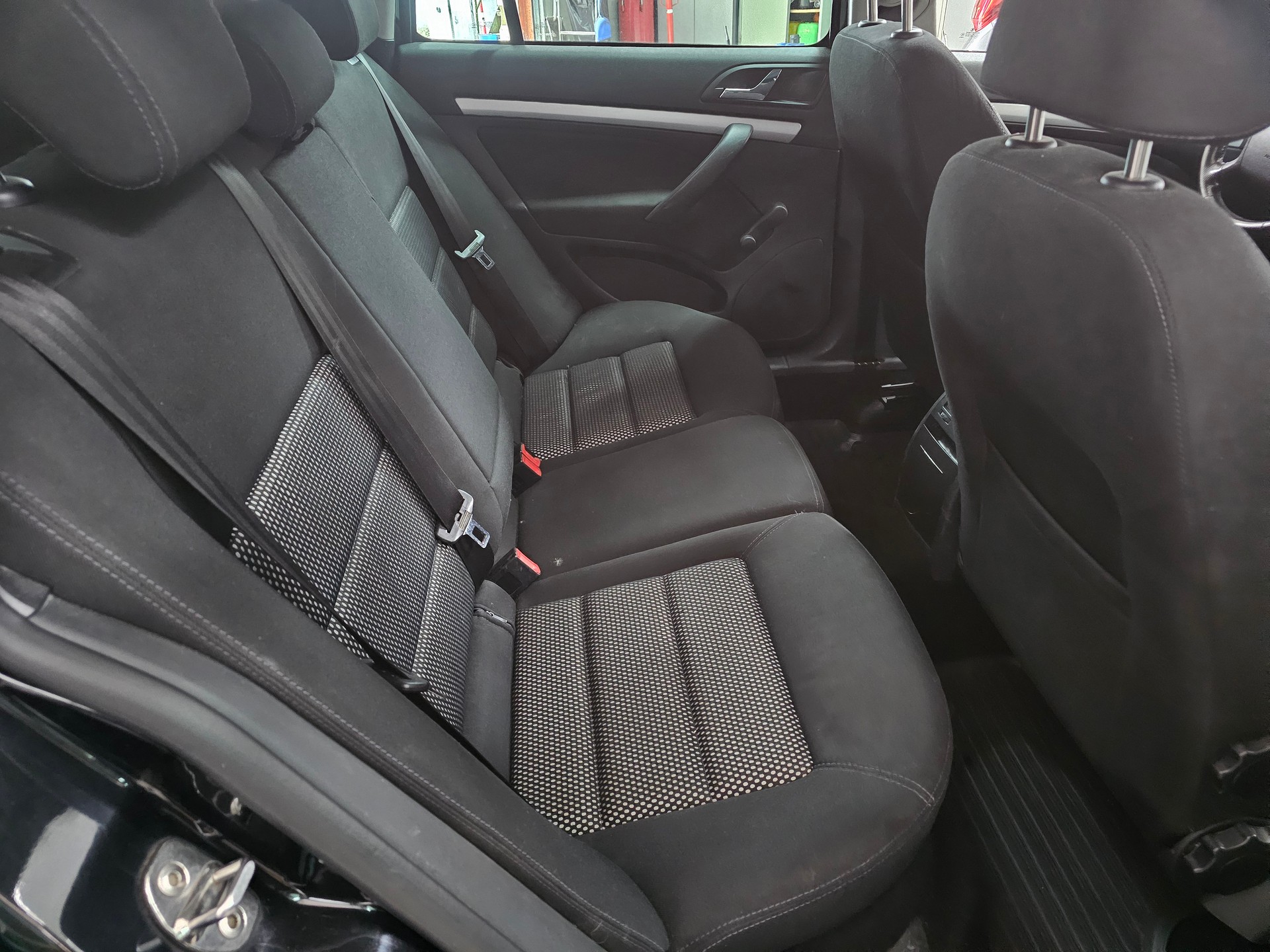 SKODA Octavia Scout 2.0 TDI 4x4-image-3