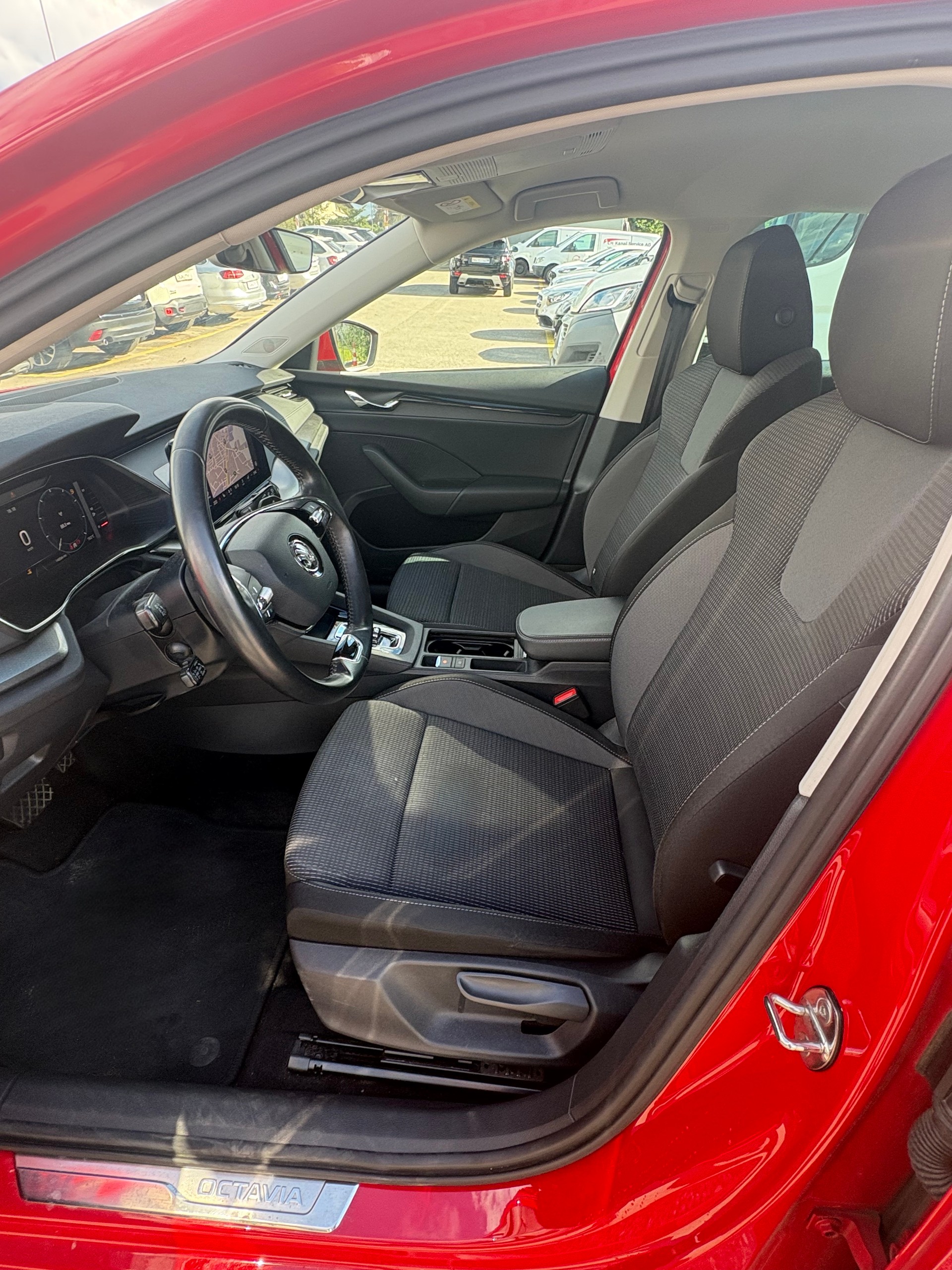 SKODA Octavia Combi 2.0 TDI DSG Style-image-3