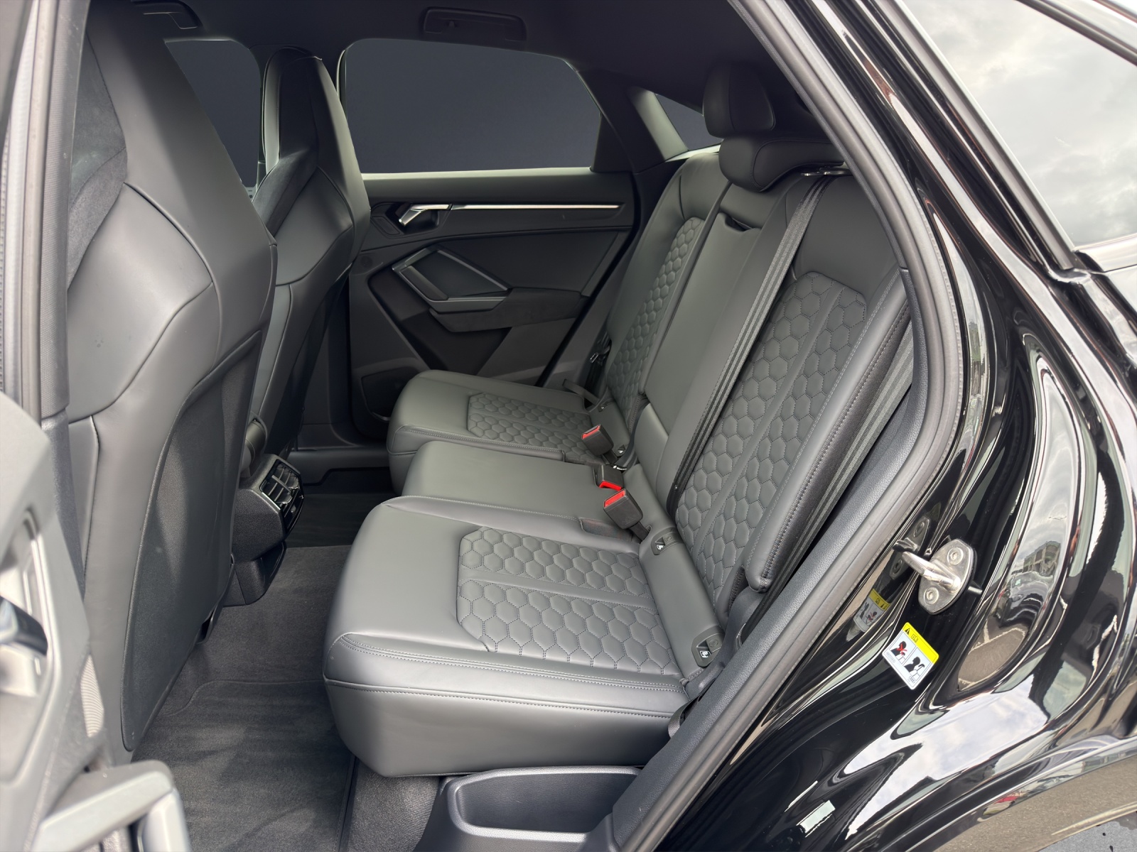 AUDI RS Q3 Sportback quattro S tronic-image-10