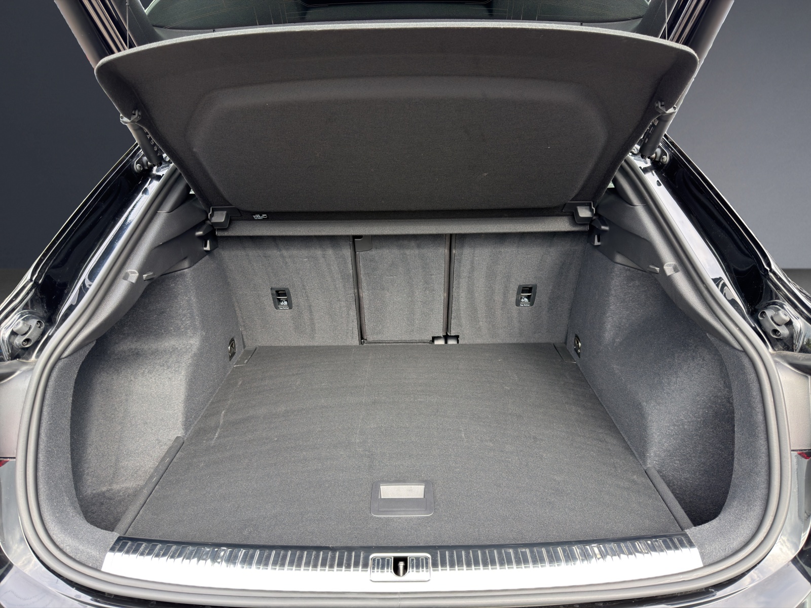 AUDI RS Q3 Sportback quattro S tronic-image-11