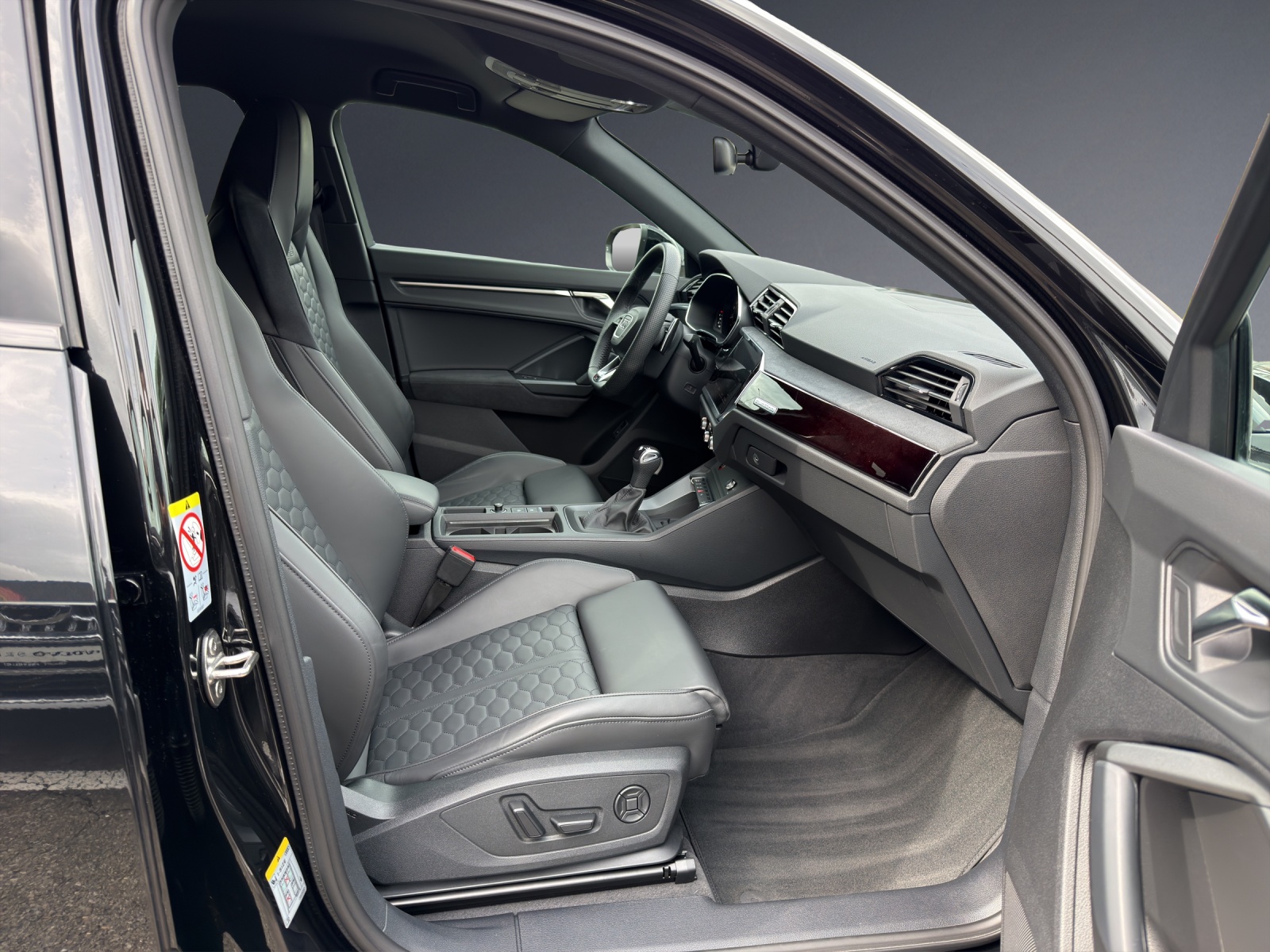AUDI RS Q3 Sportback quattro S tronic-image-6